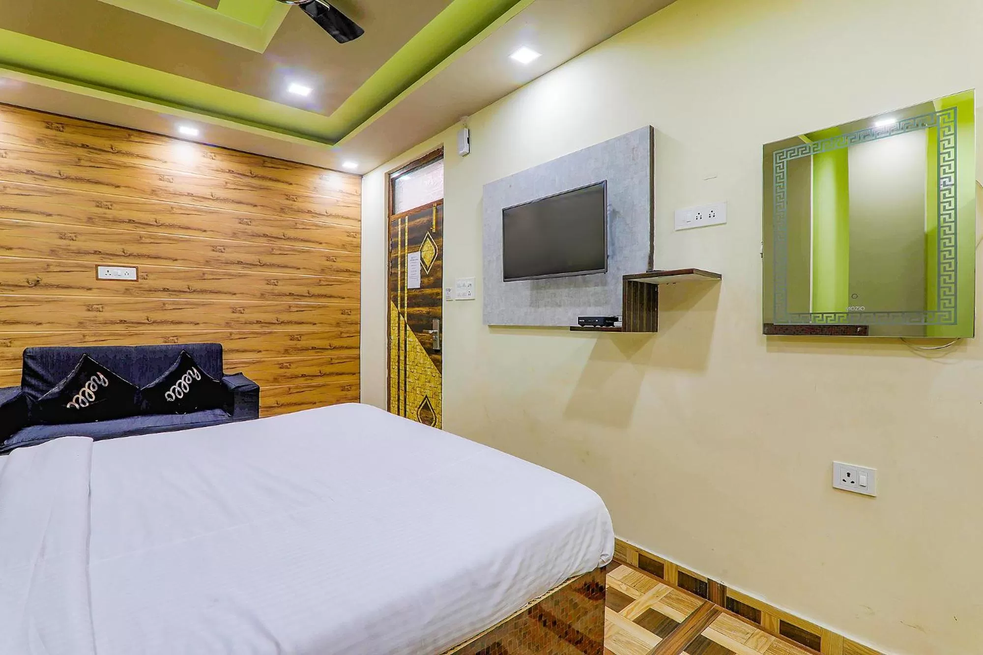 TV and multimedia, Bed in FabHotel GMC Grand