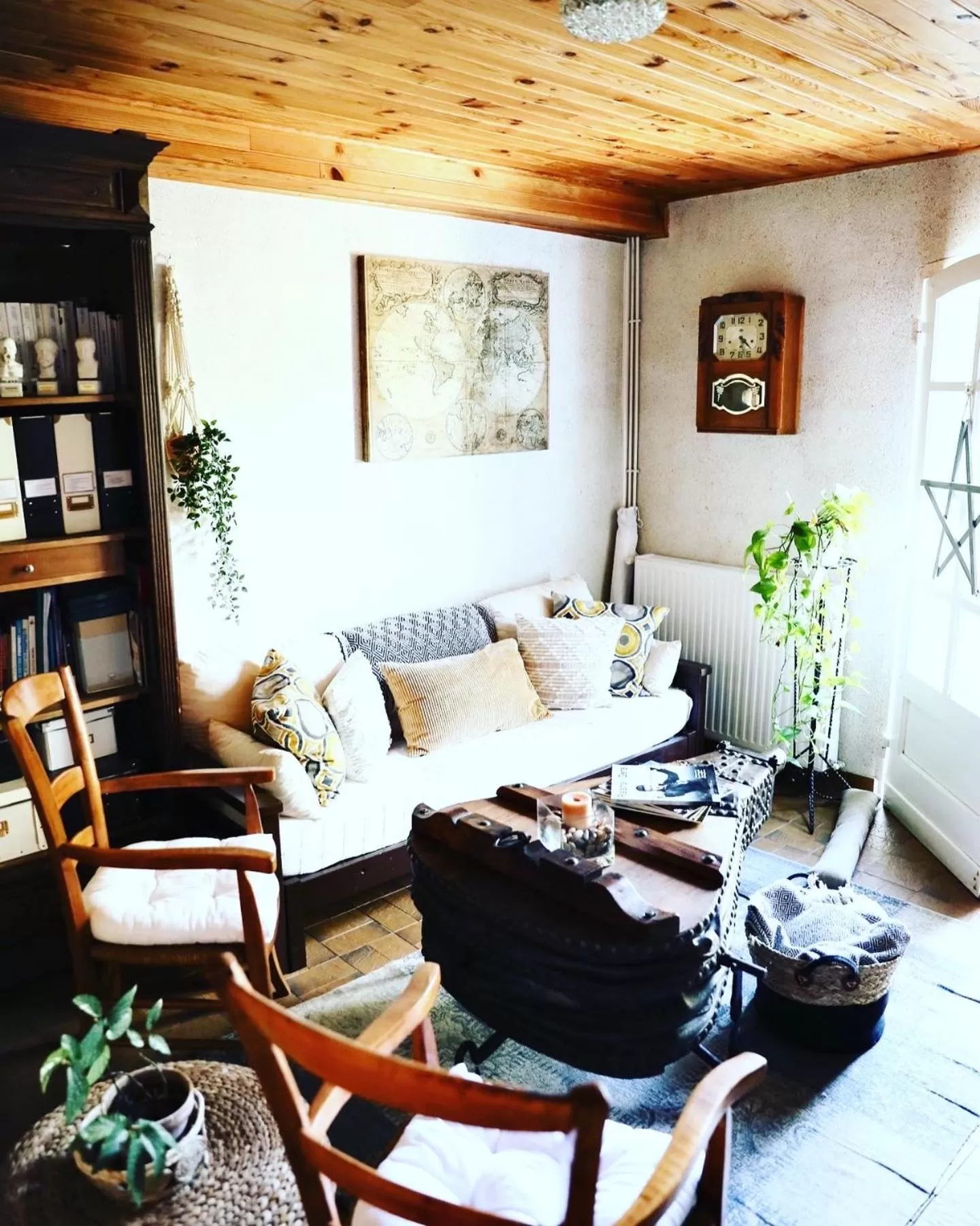 Living room in MAGNOLIA HOME 32