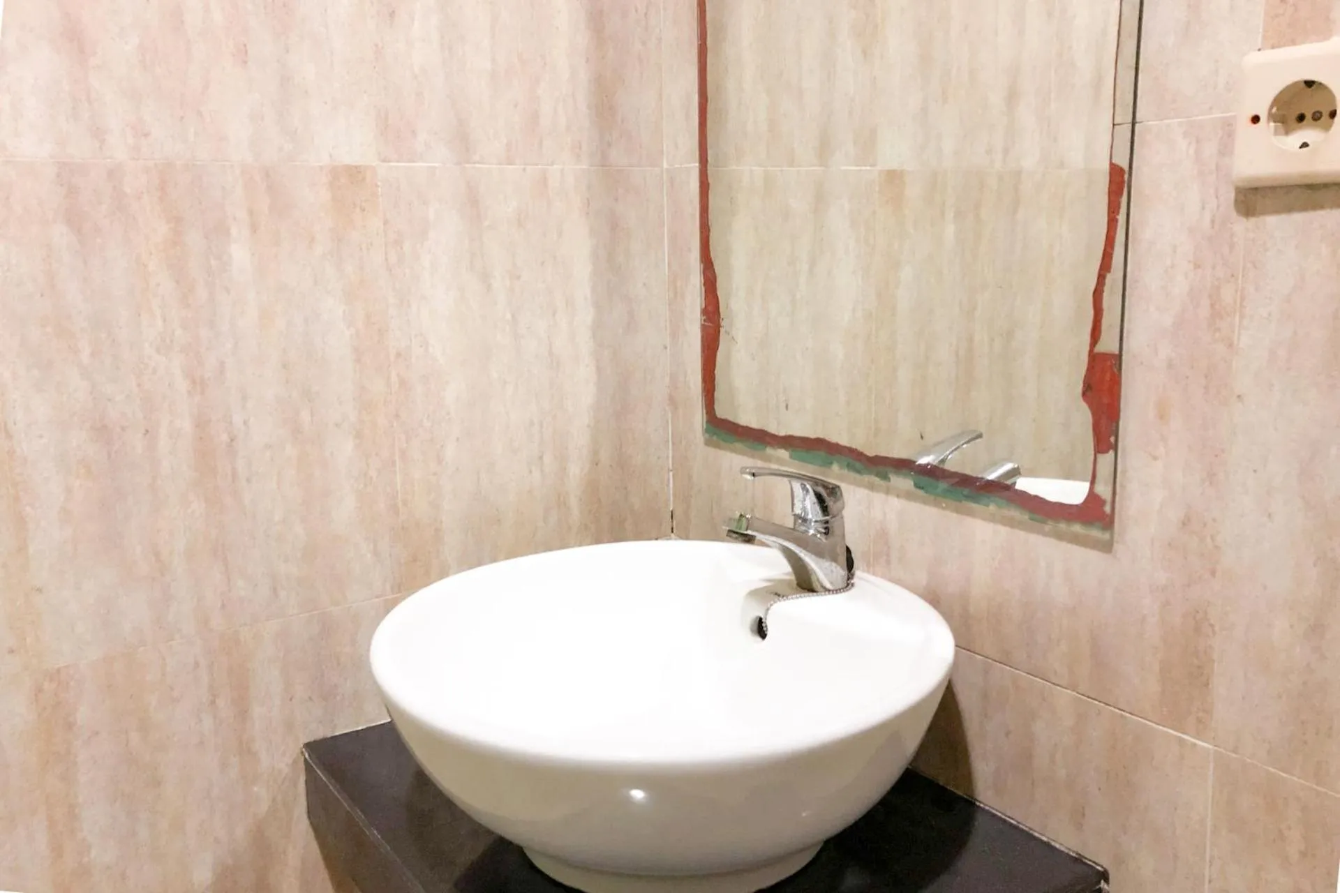 Area and facilities in RedDoorz near Pantai Pede