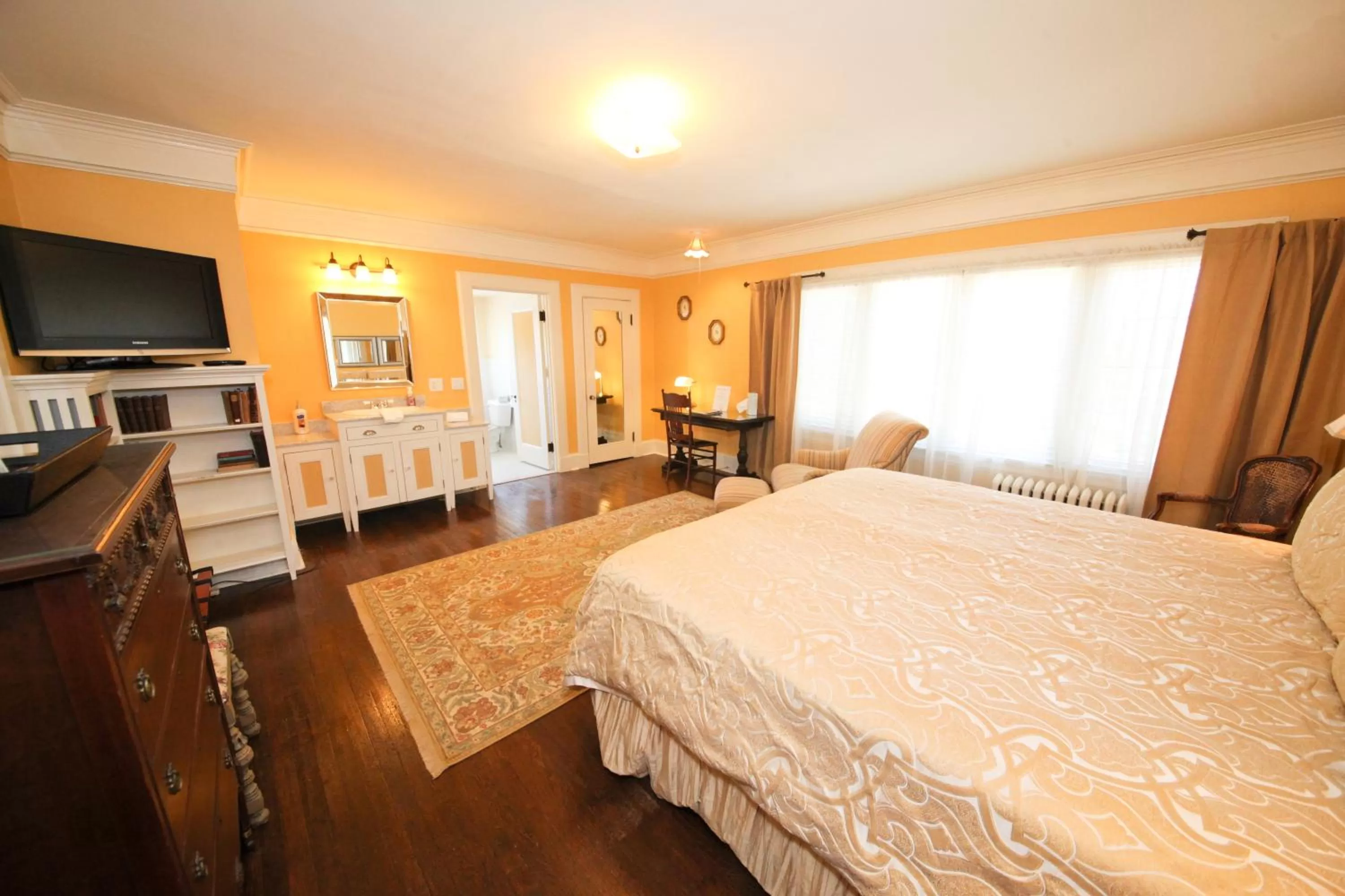 Bed in Leonard at Logan House