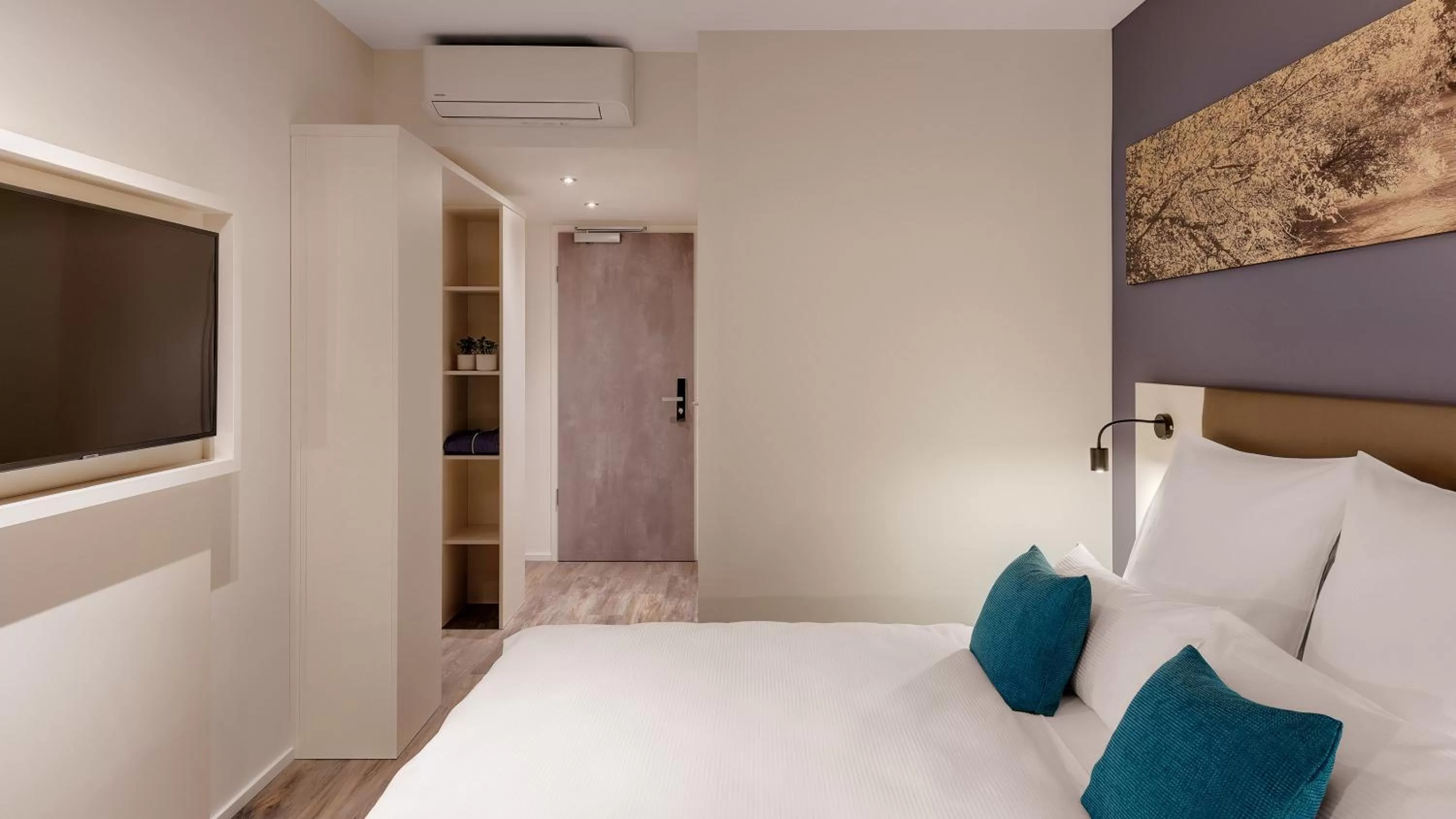 Photo of the whole room, Bed in Amper Art Hotel