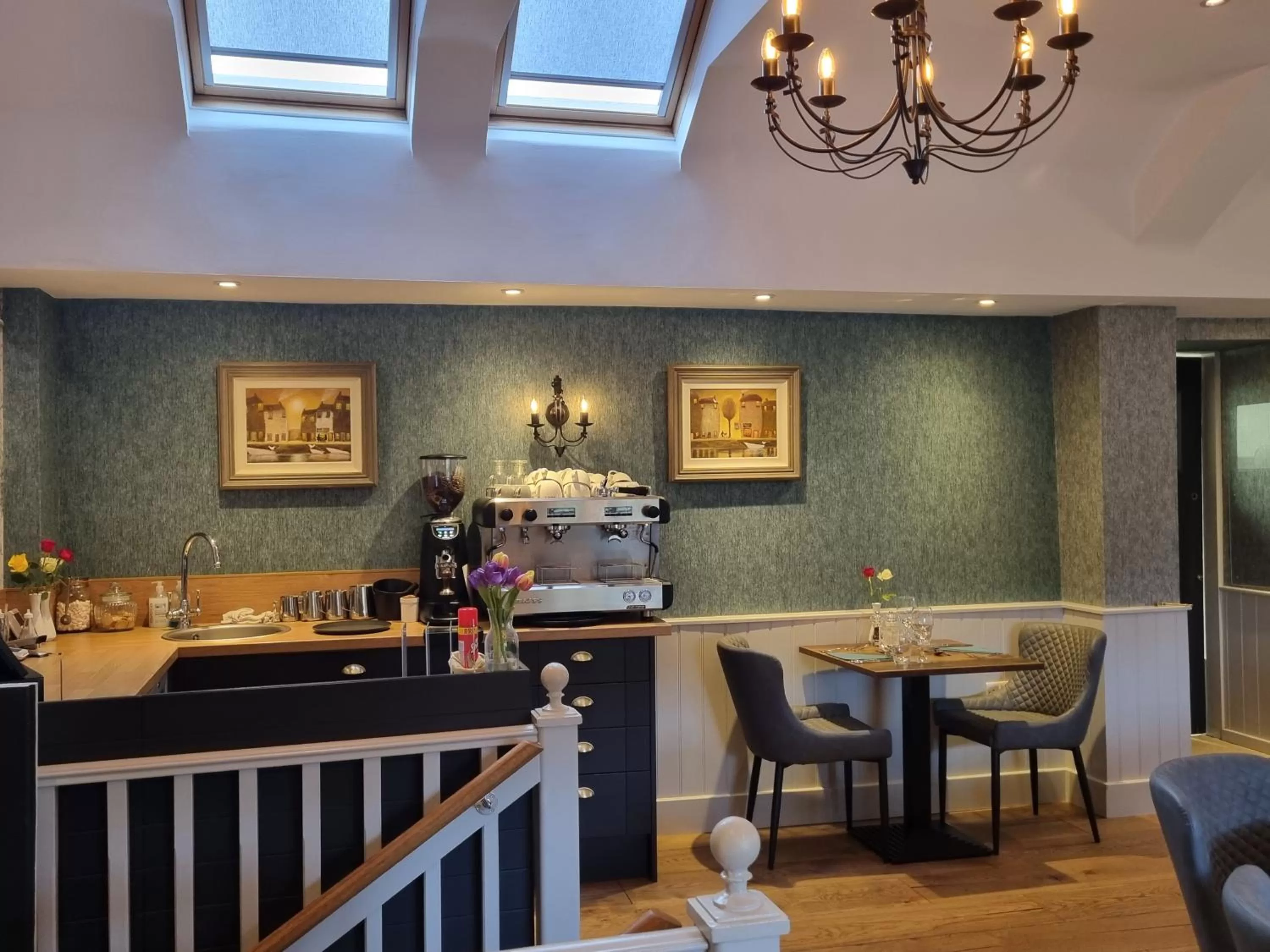 Restaurant/Places to Eat in White Horse Inn & Restaurant