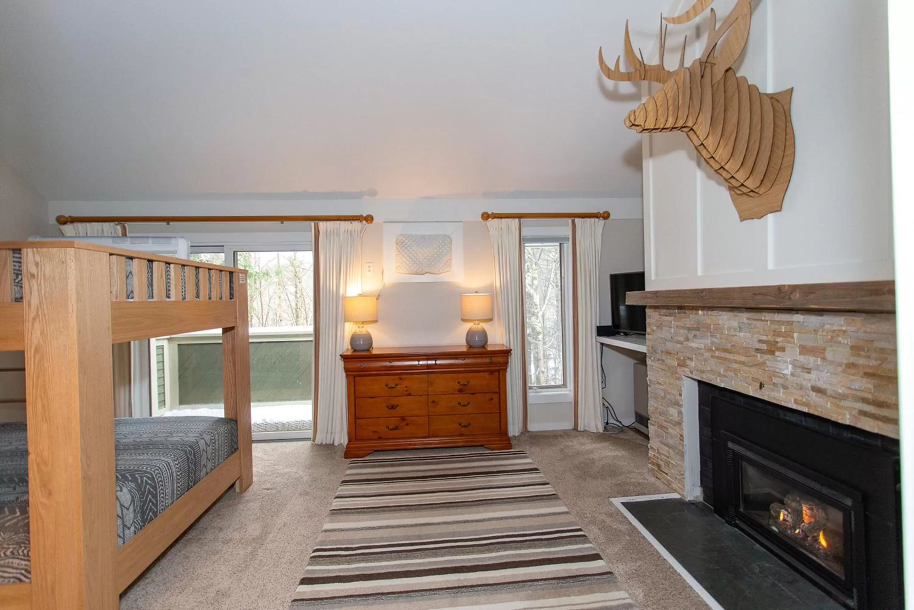 Living room, Bed in Topnotch Resort