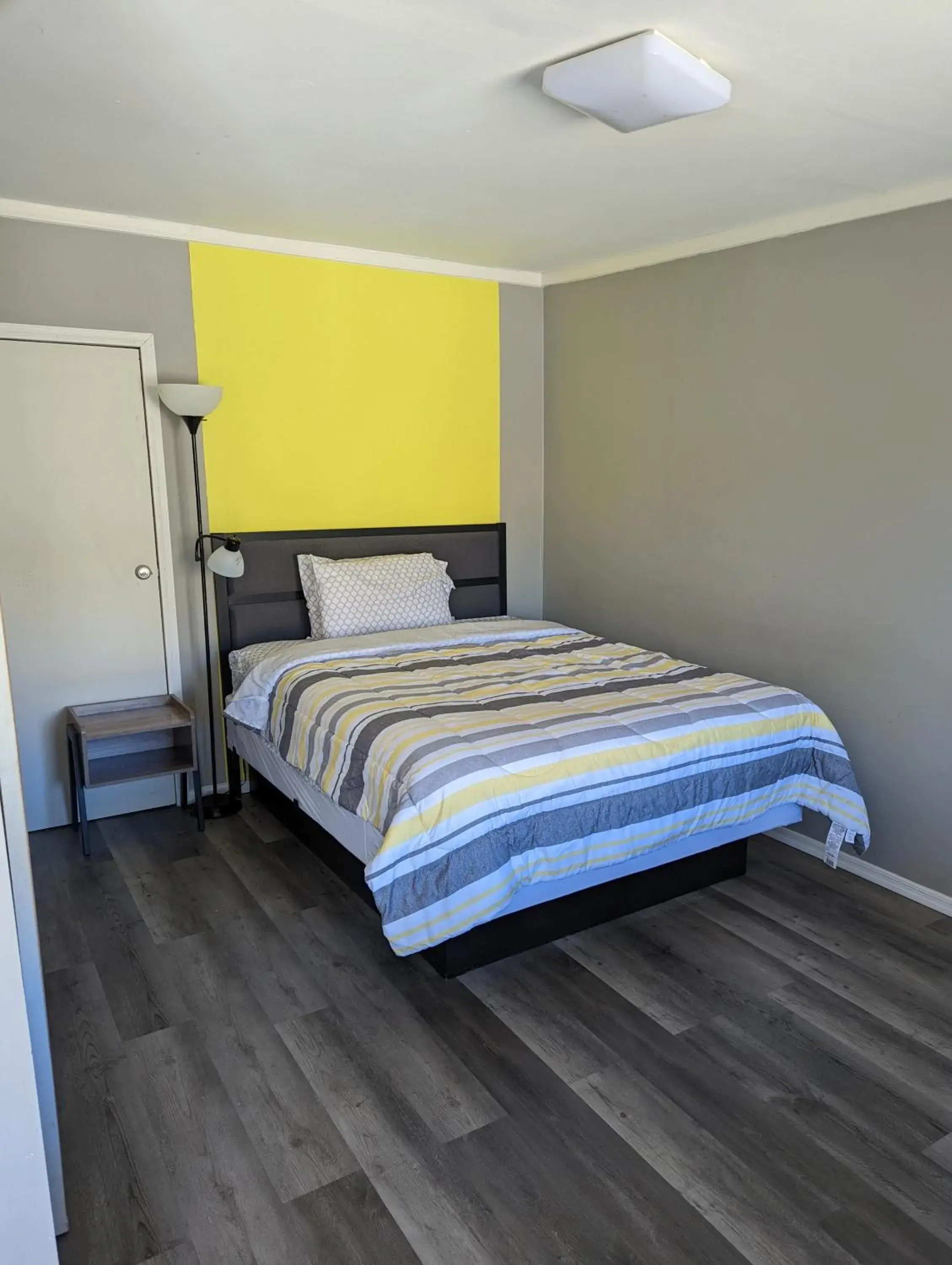 Queen Room - Non-Smoking in Belle Aire Motel Queen Room - Non-Smoking in Belle Aire Motel