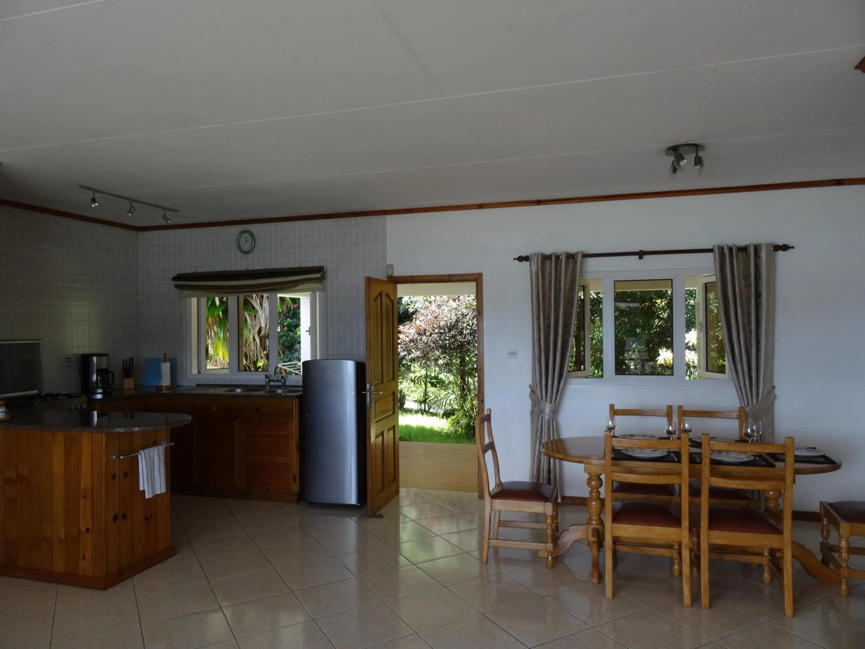 Kitchen or kitchenette in Sailfish Beach Villas