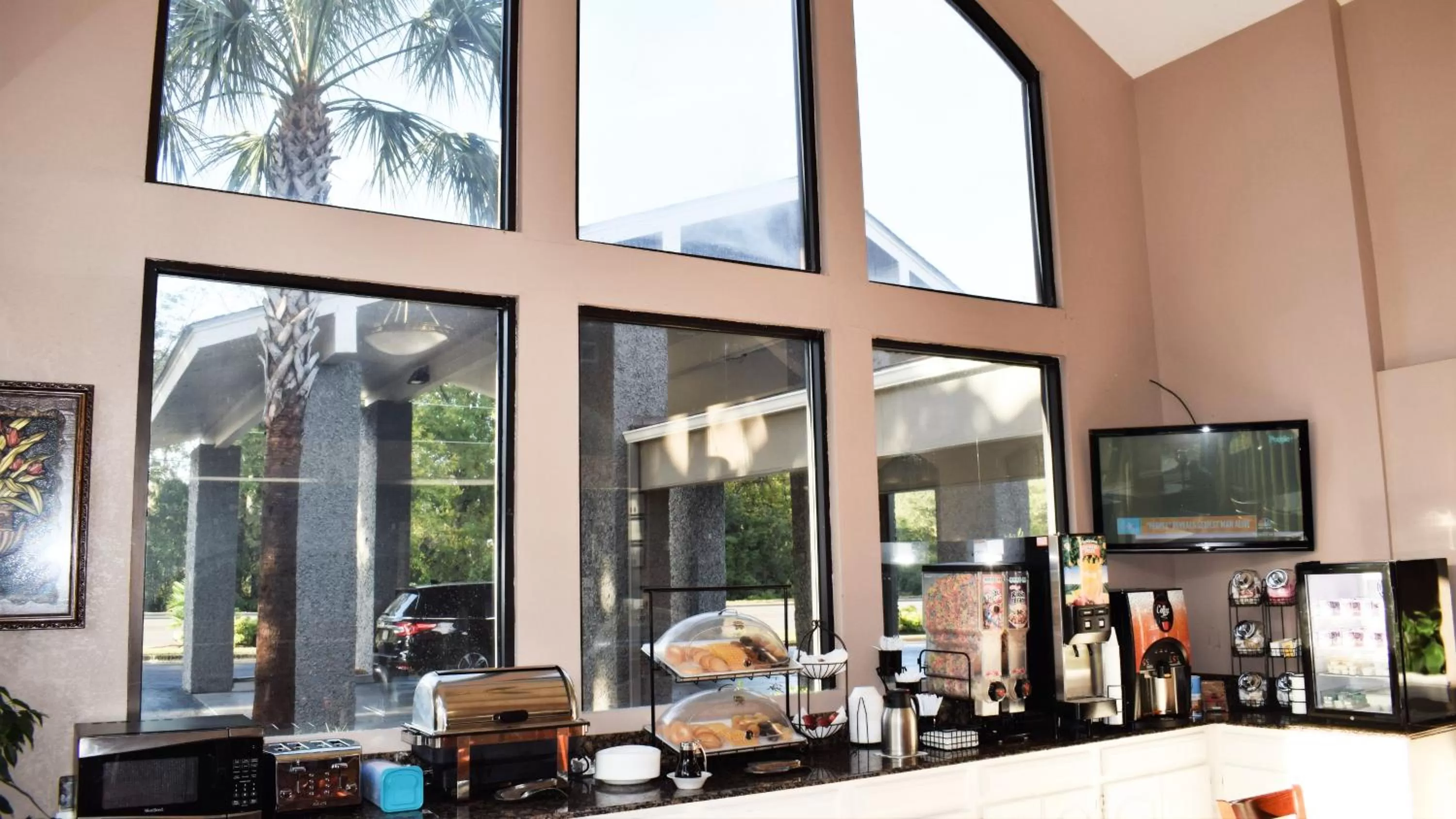 Food and drinks in Howard Johnson by Wyndham Beaufort/Parris Island