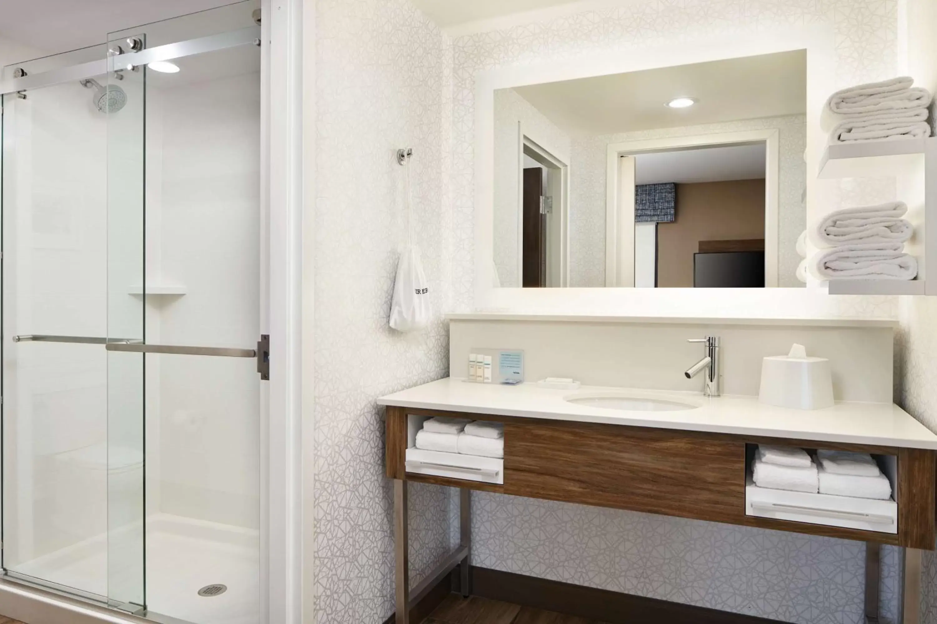 Queen Room with Two Queen Beds - Hearing Accessible/Non-Smoking in Hampton Inn Clewiston Queen Room with Two Queen Beds - Hearing Accessible/Non-Smoking in Hampton Inn Clewiston