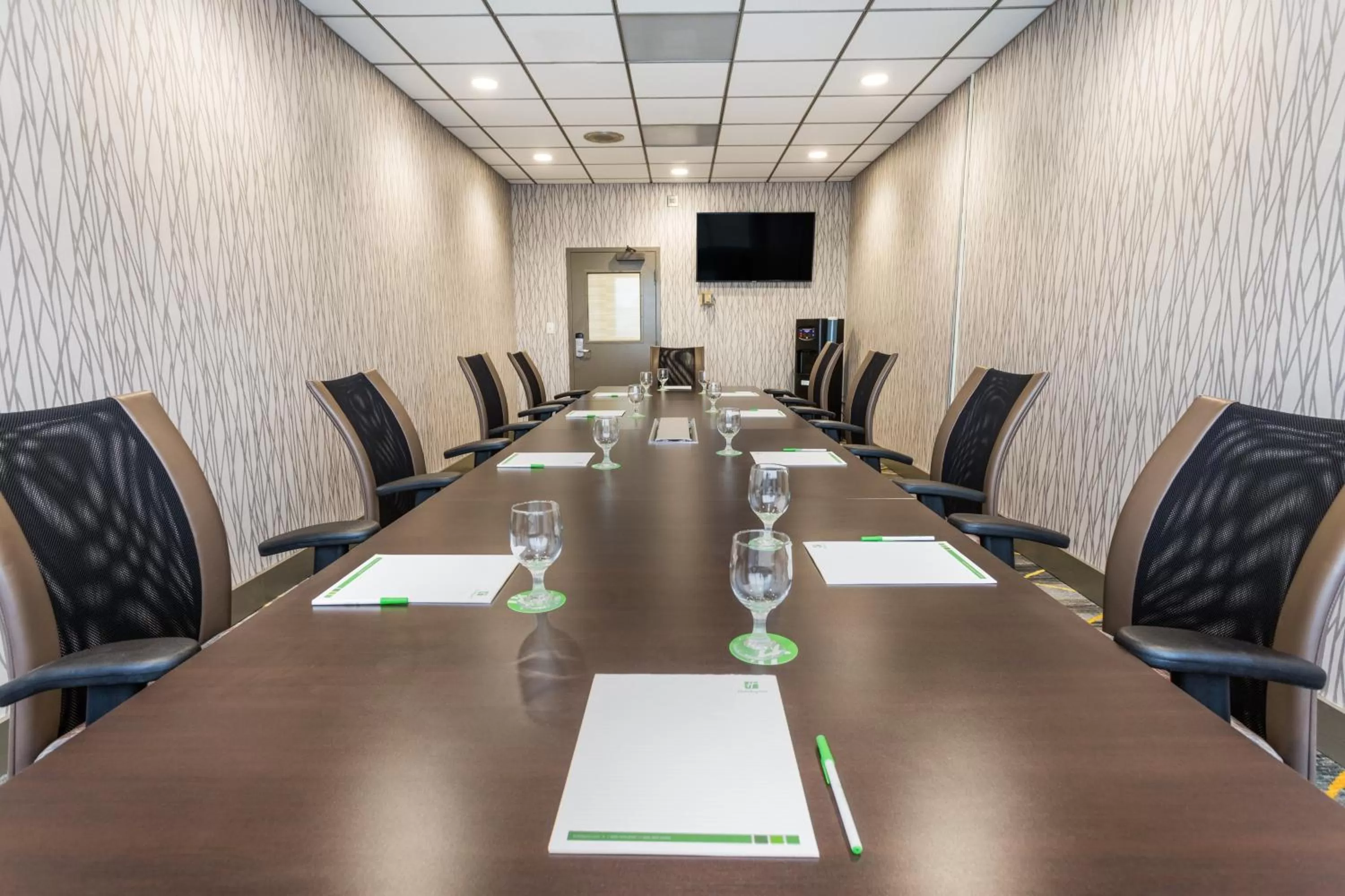 Meeting/conference room in Holiday Inn Timonium by IHG