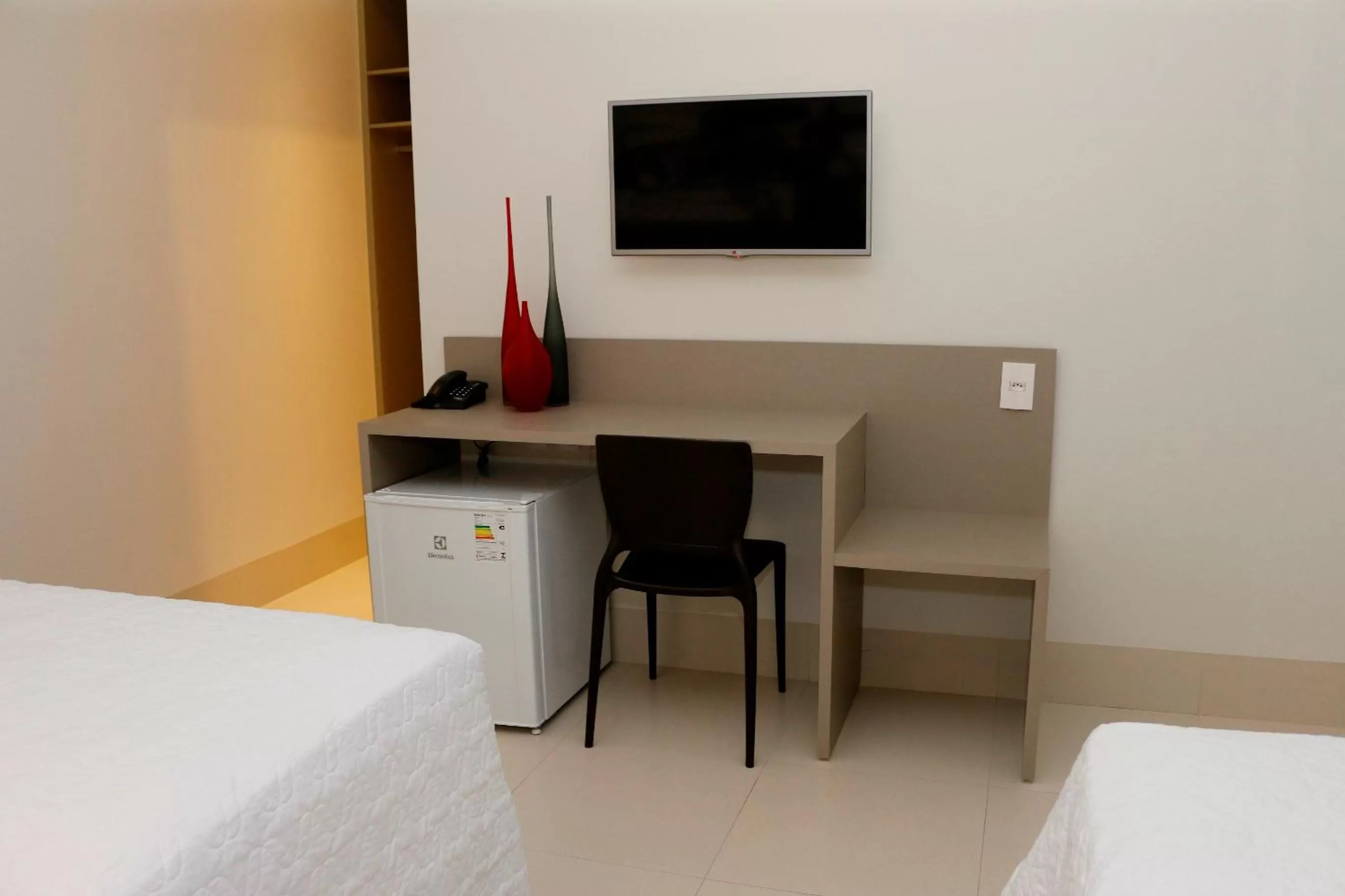 TV/Entertainment Center in Hotel Imperador