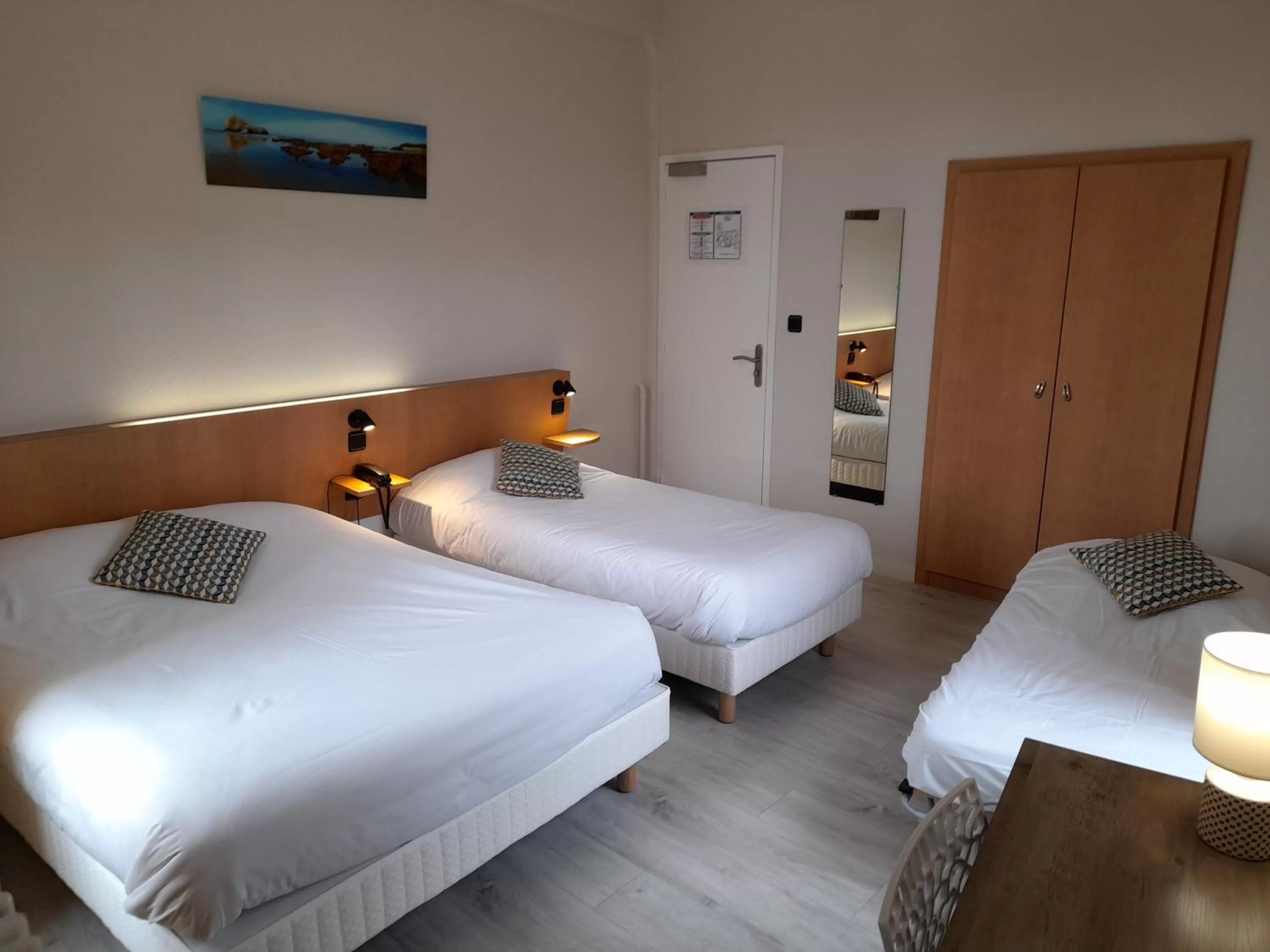 Bed in Hotel de France