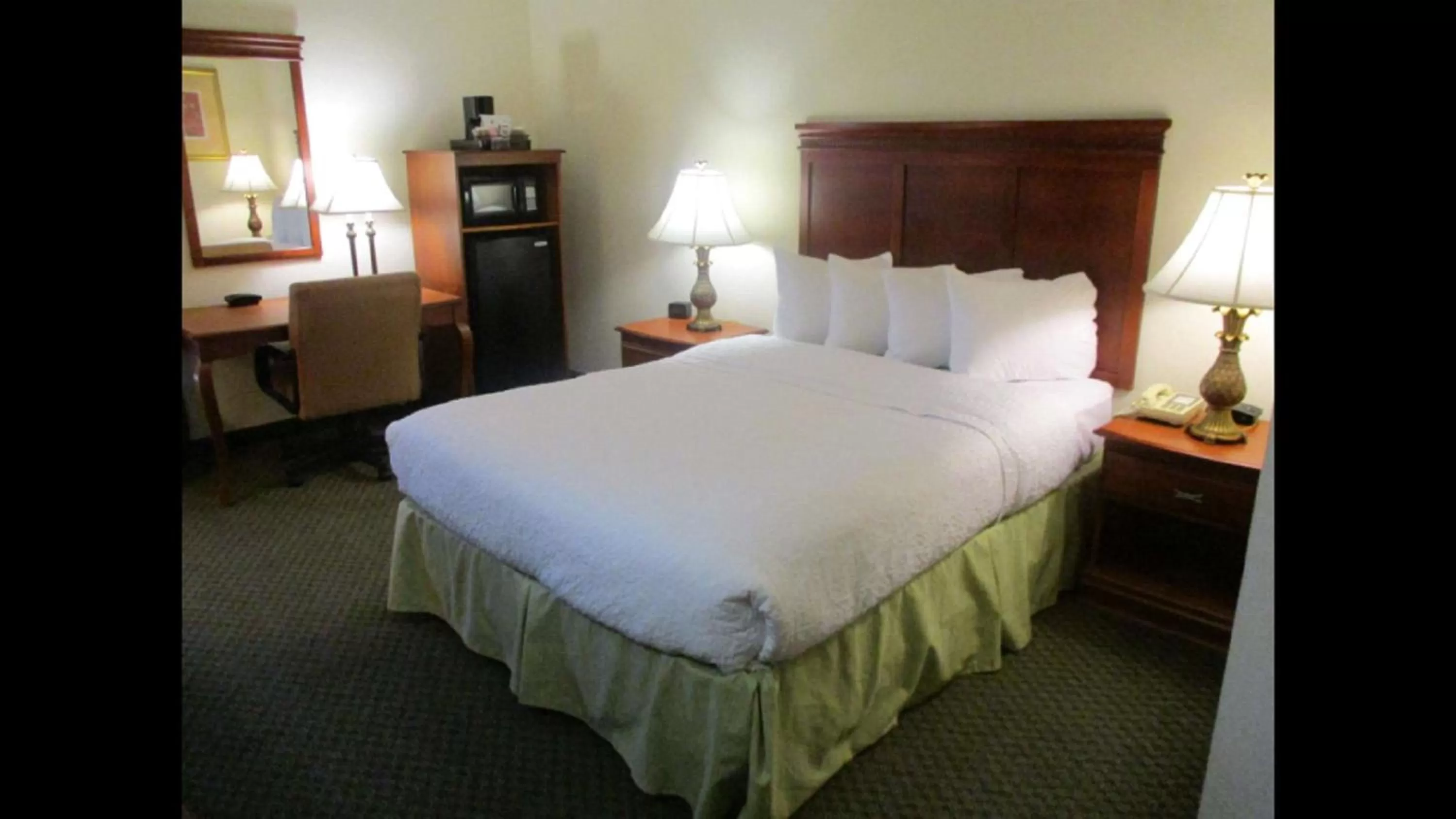 Queen Room with Mobility Accessible Roll-In Shower in SureStay Plus Hotel by Best Western Norman
