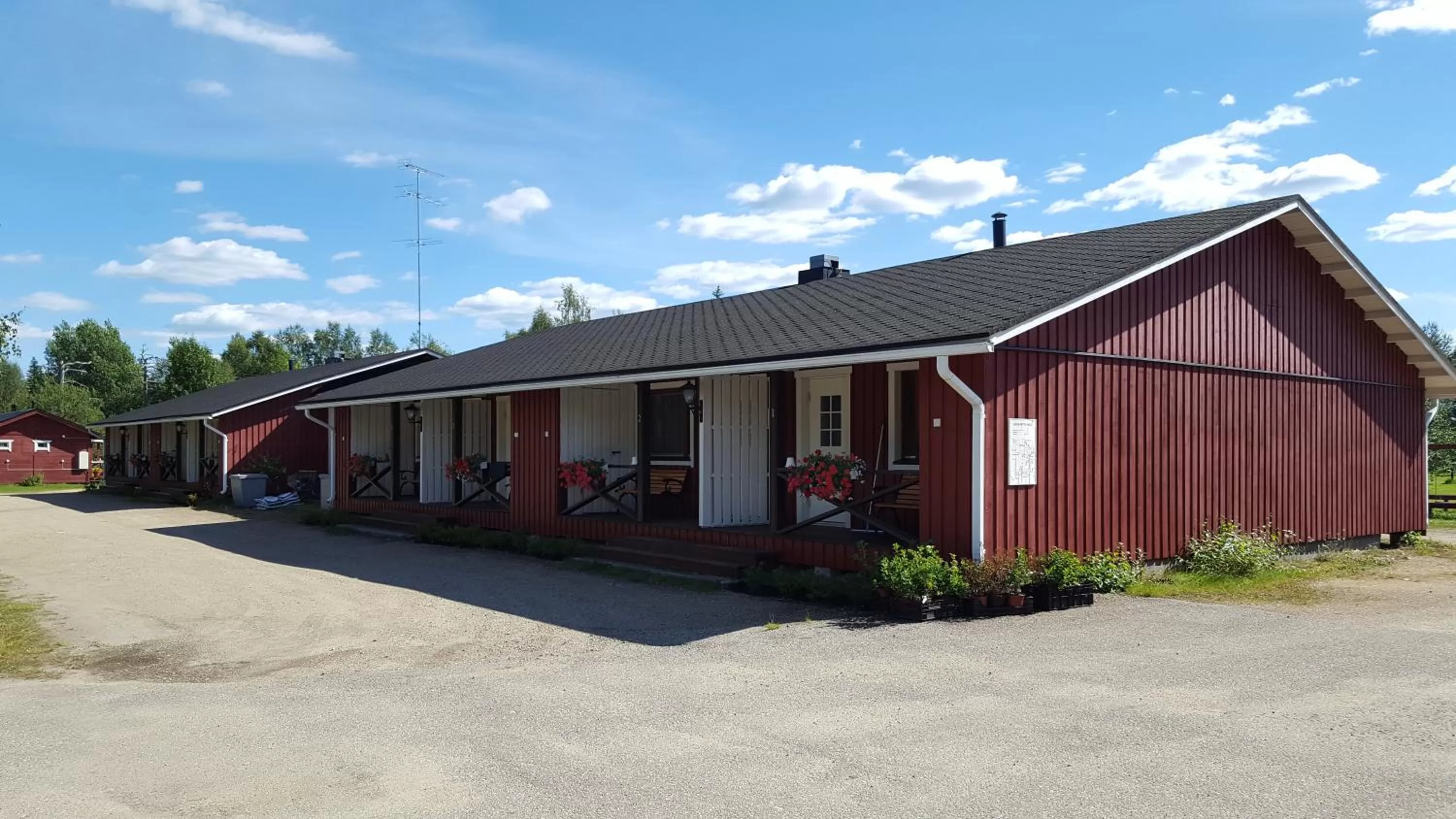 Facade/entrance, Patio/Outdoor Area in Arctic River Resort