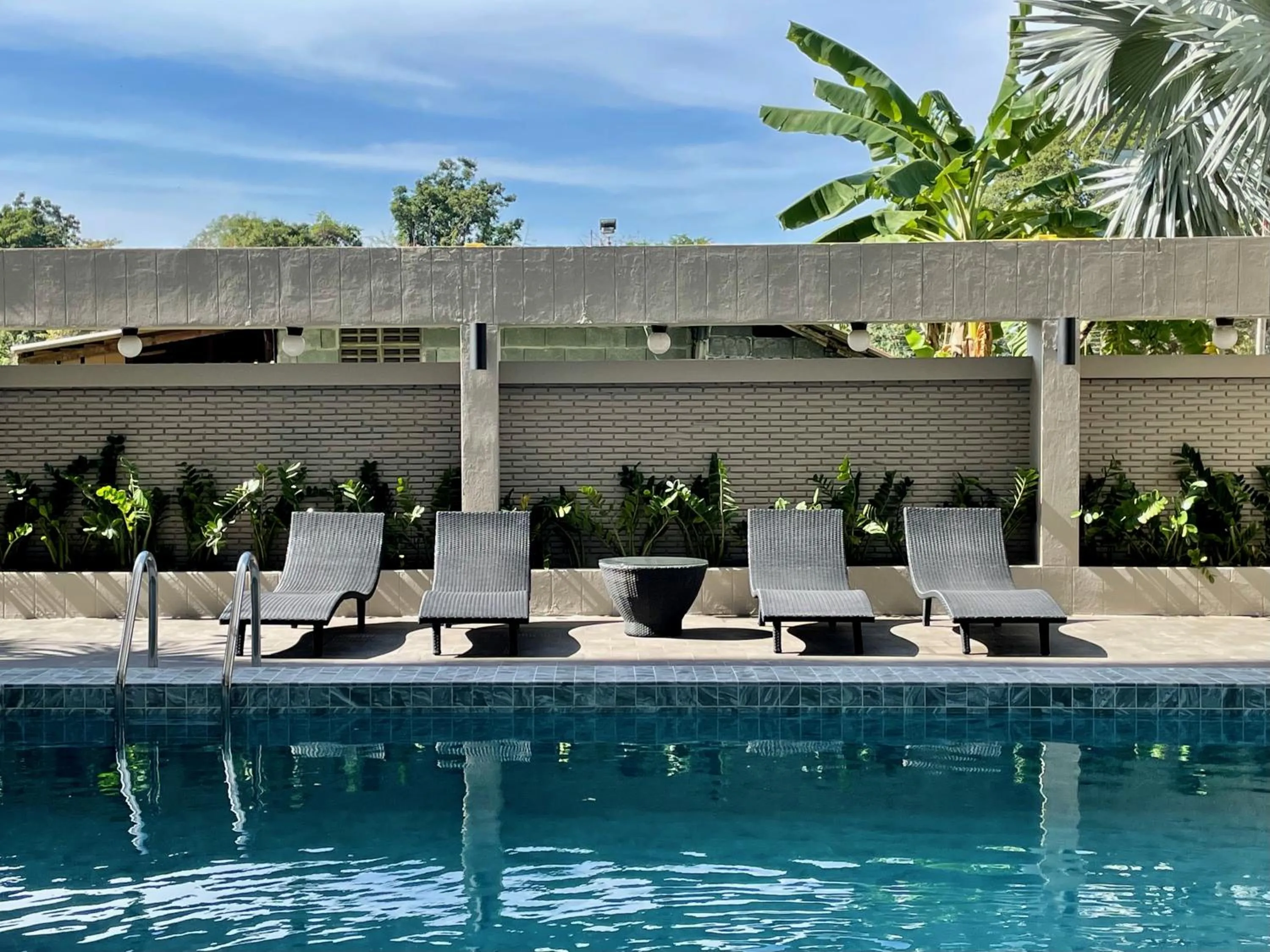 Swimming pool in Garden Paradise