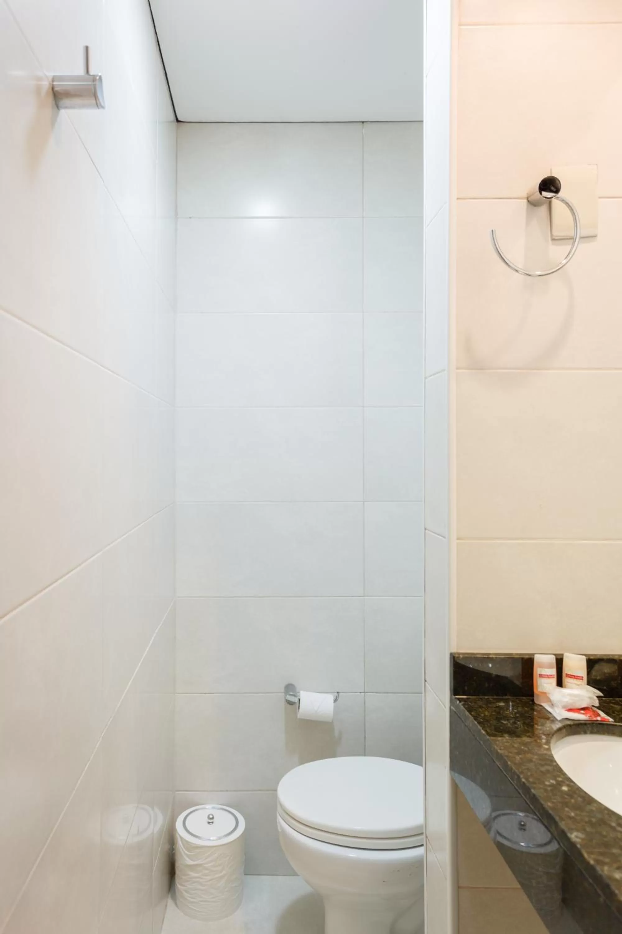 Bathroom in Hotel Sol By MRHotelaria