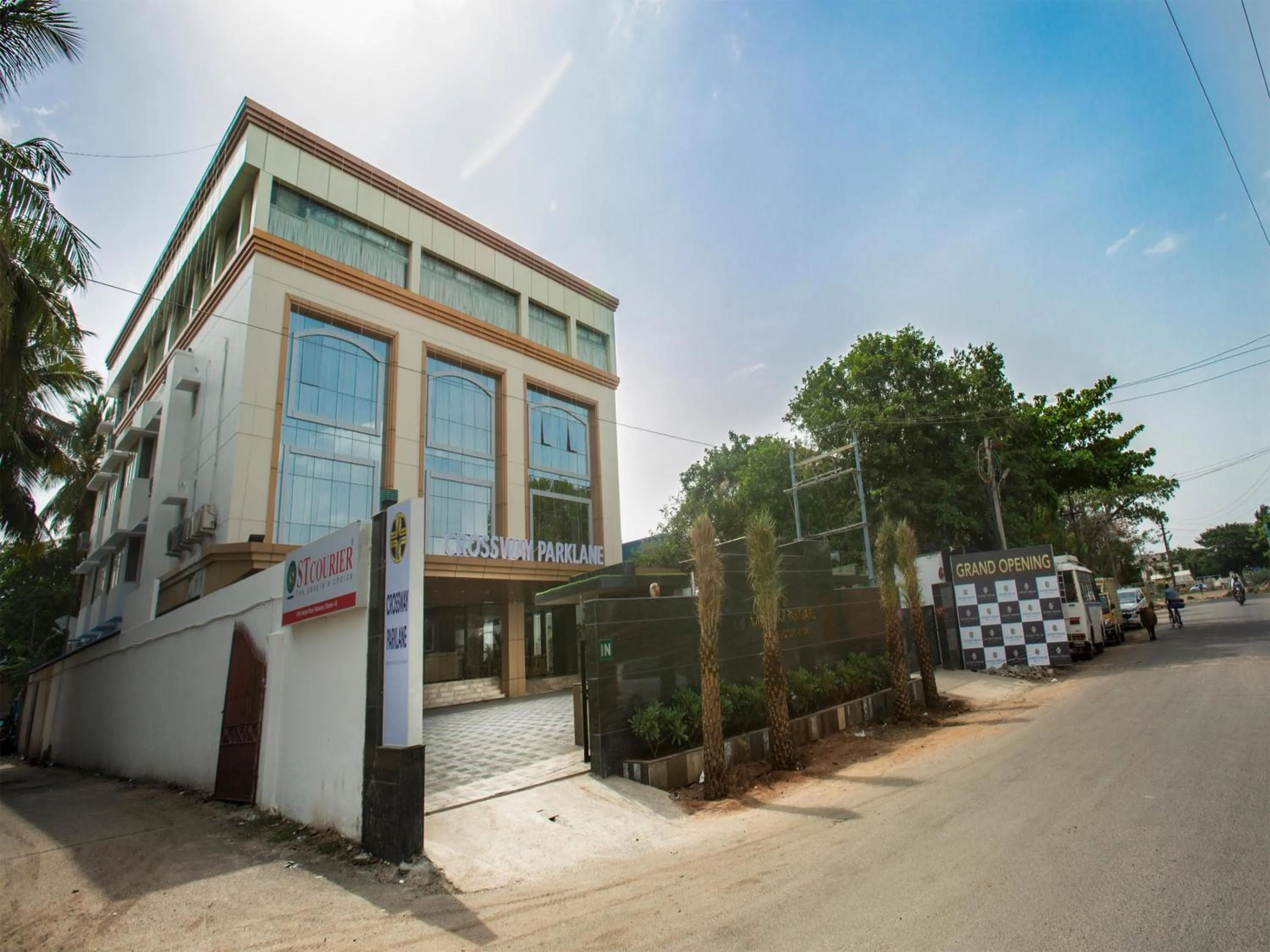 Facade/entrance in ST Parklane Airport Hotel Chennai