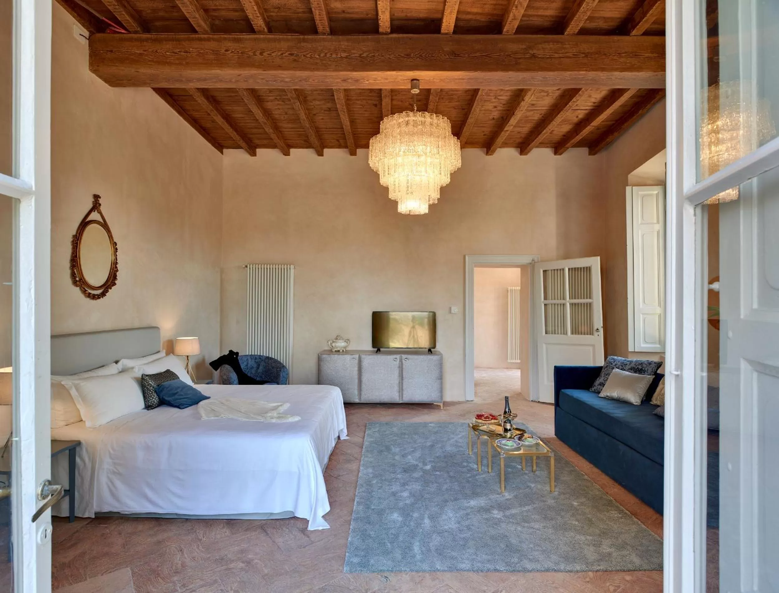 Photo of the whole room, Bed in Dandelion Como Suites & Park