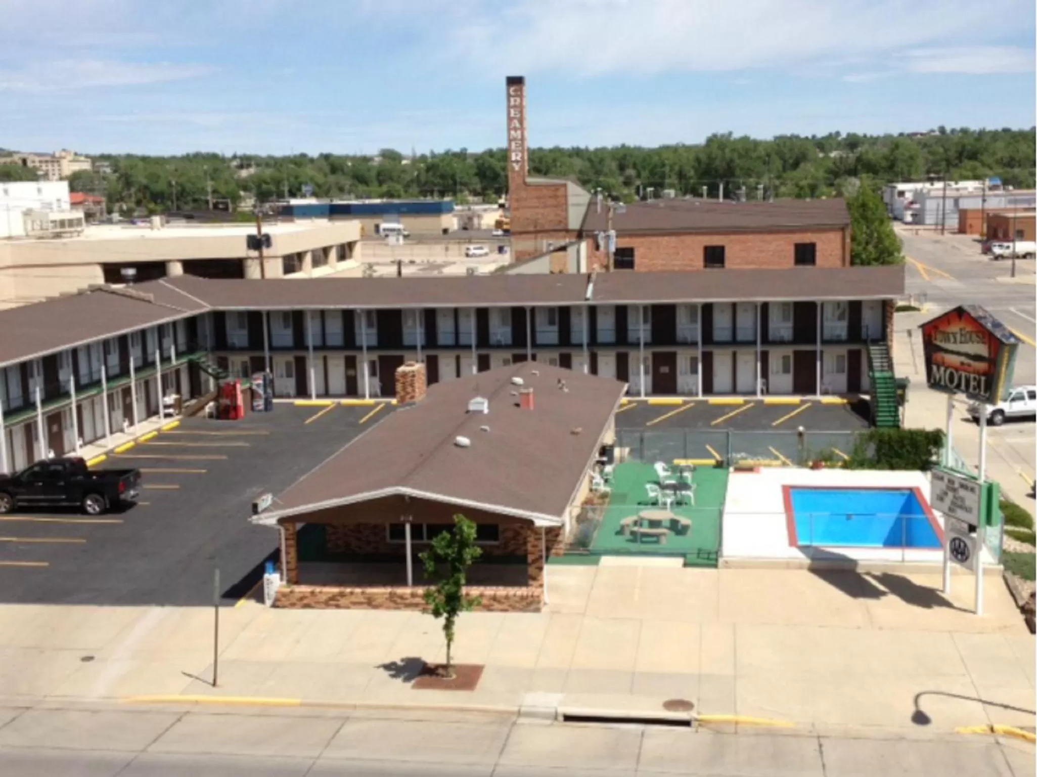 Facade/entrance in Town House Motel
