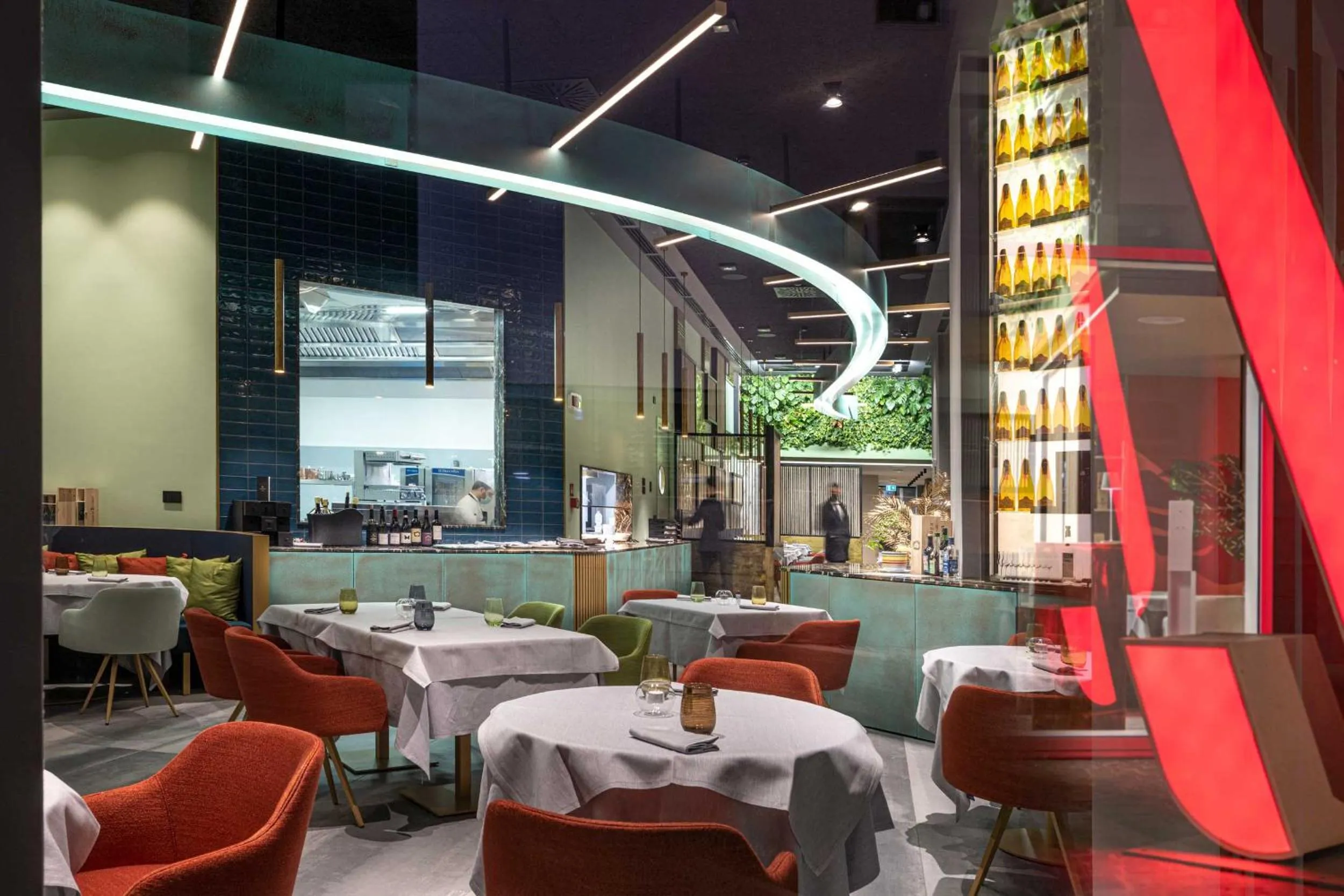 Restaurant/places to eat in J44 Lifestyle Hotel