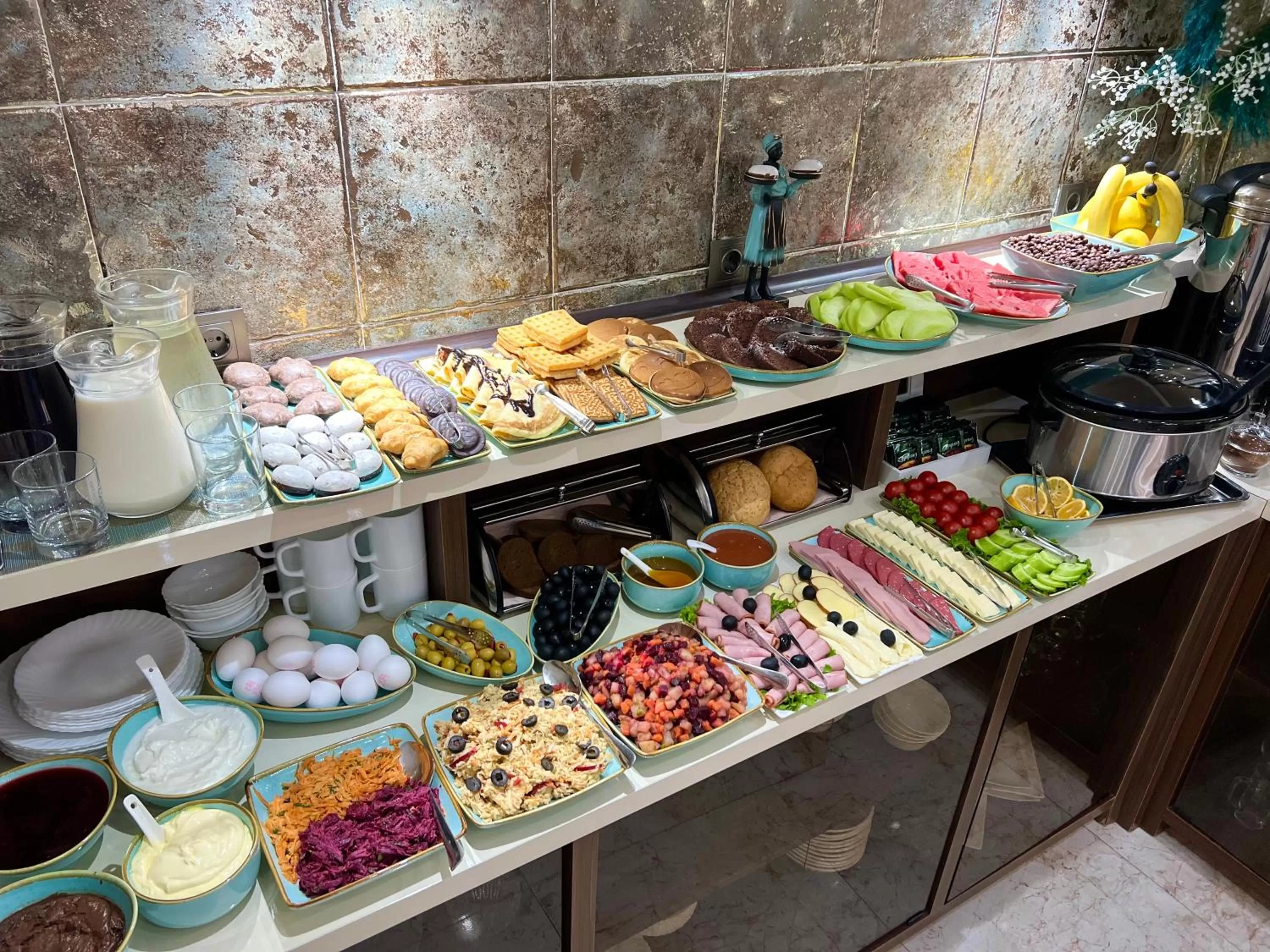 Buffet breakfast, Food in Hotel Park