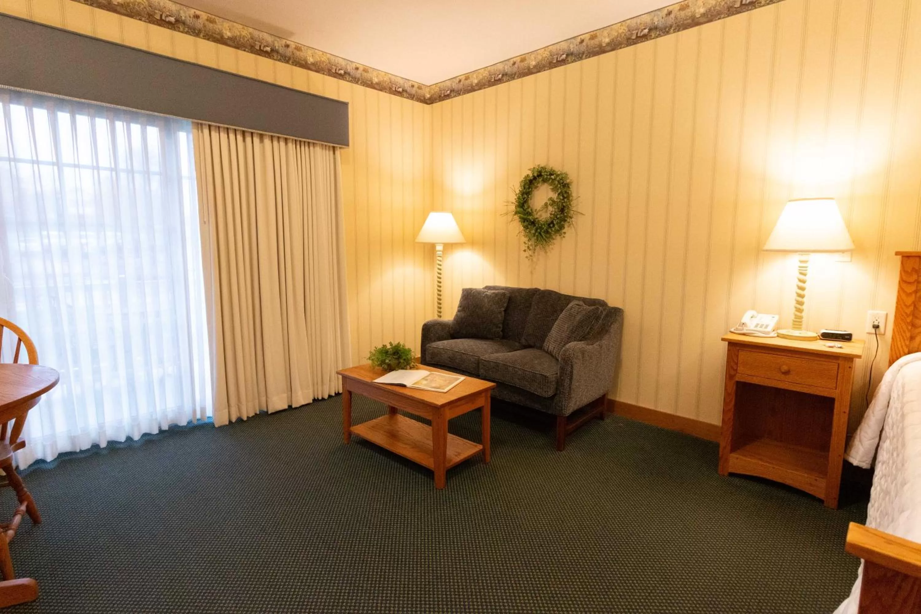 Essenhaus Inn & Conf. Center