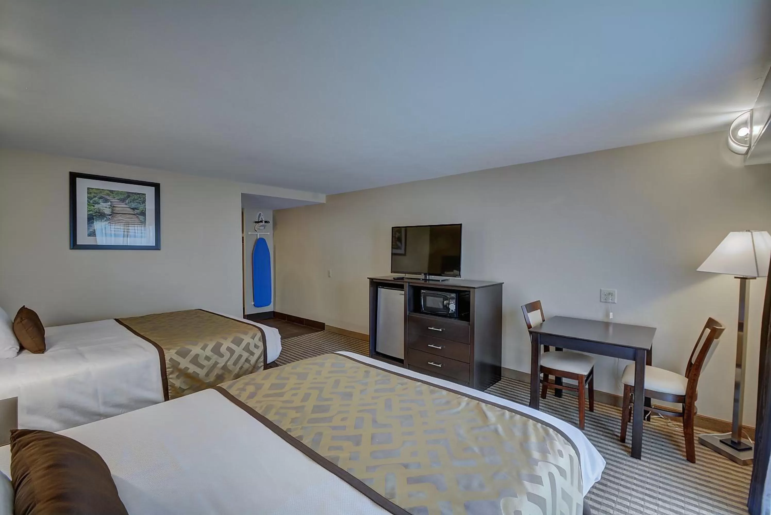 Bedroom, Bed in The Putney Inn