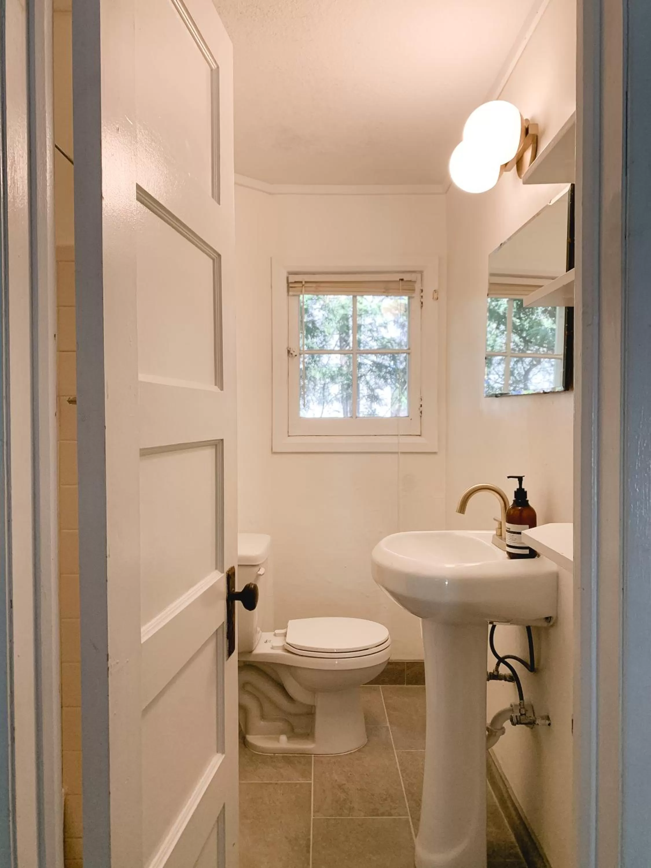 Bathroom in Anchor Inn