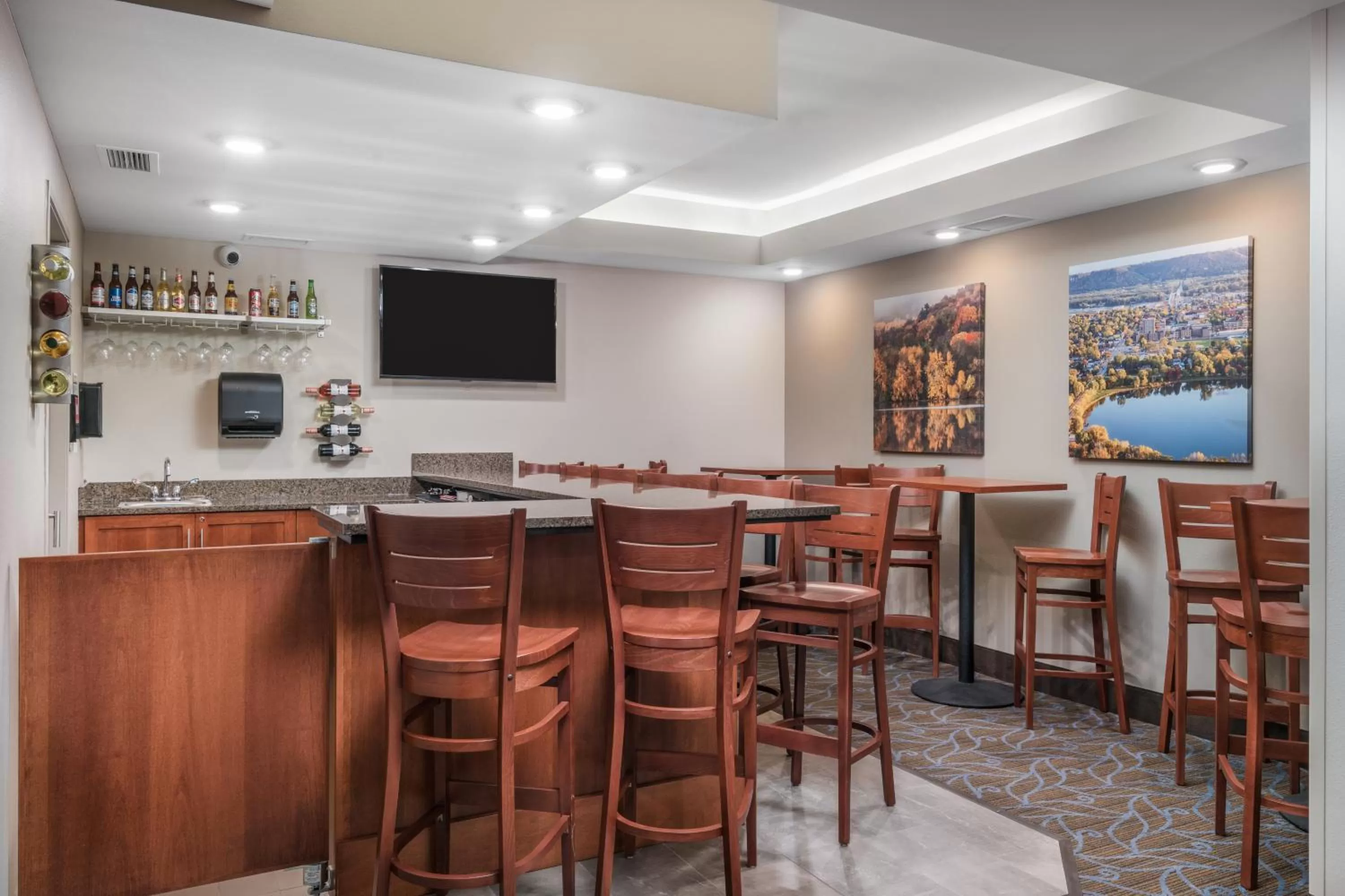 Lounge or bar in AmericInn by Wyndham Winona