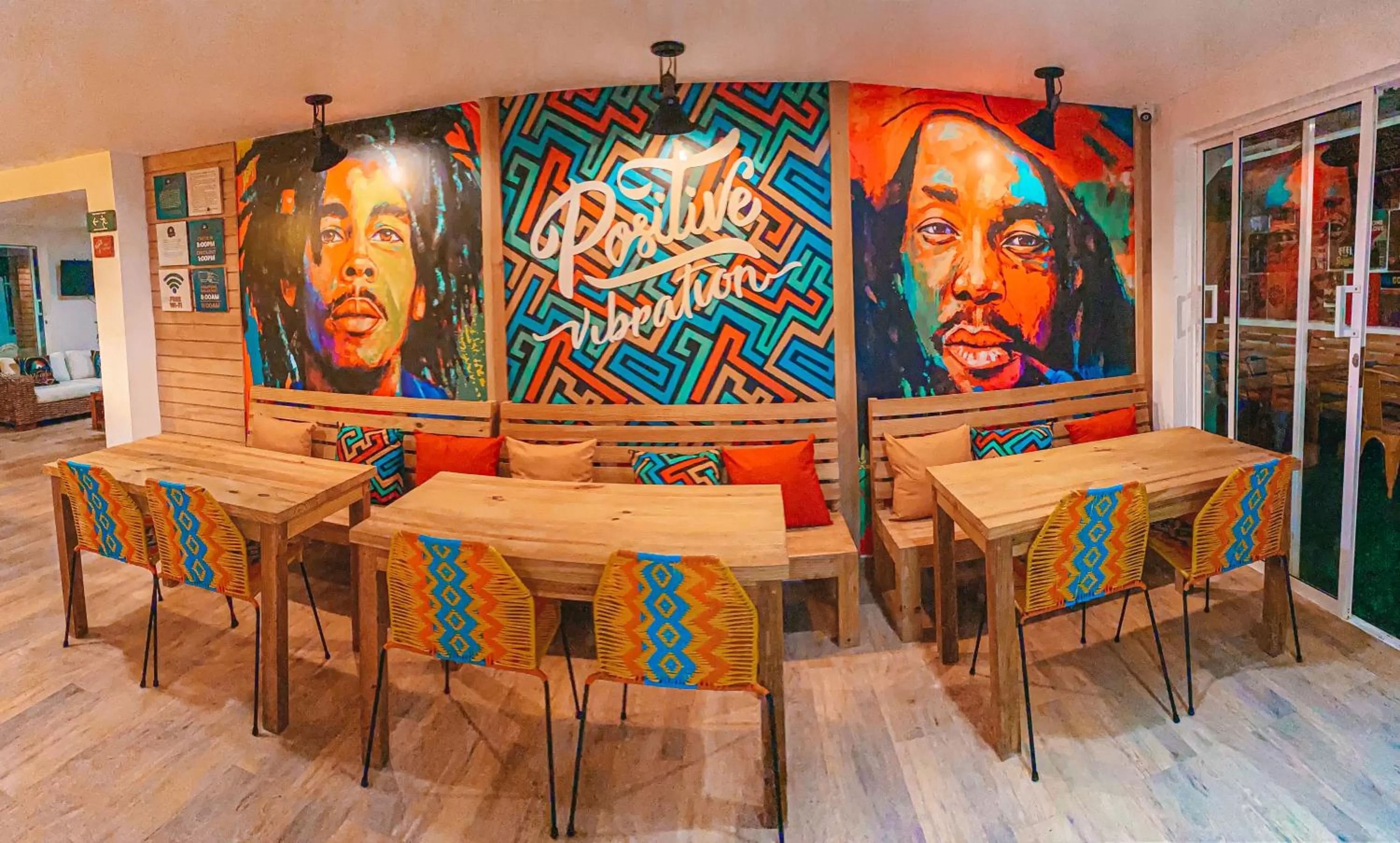 Restaurant/places to eat in In Di House of Reggae Boutique