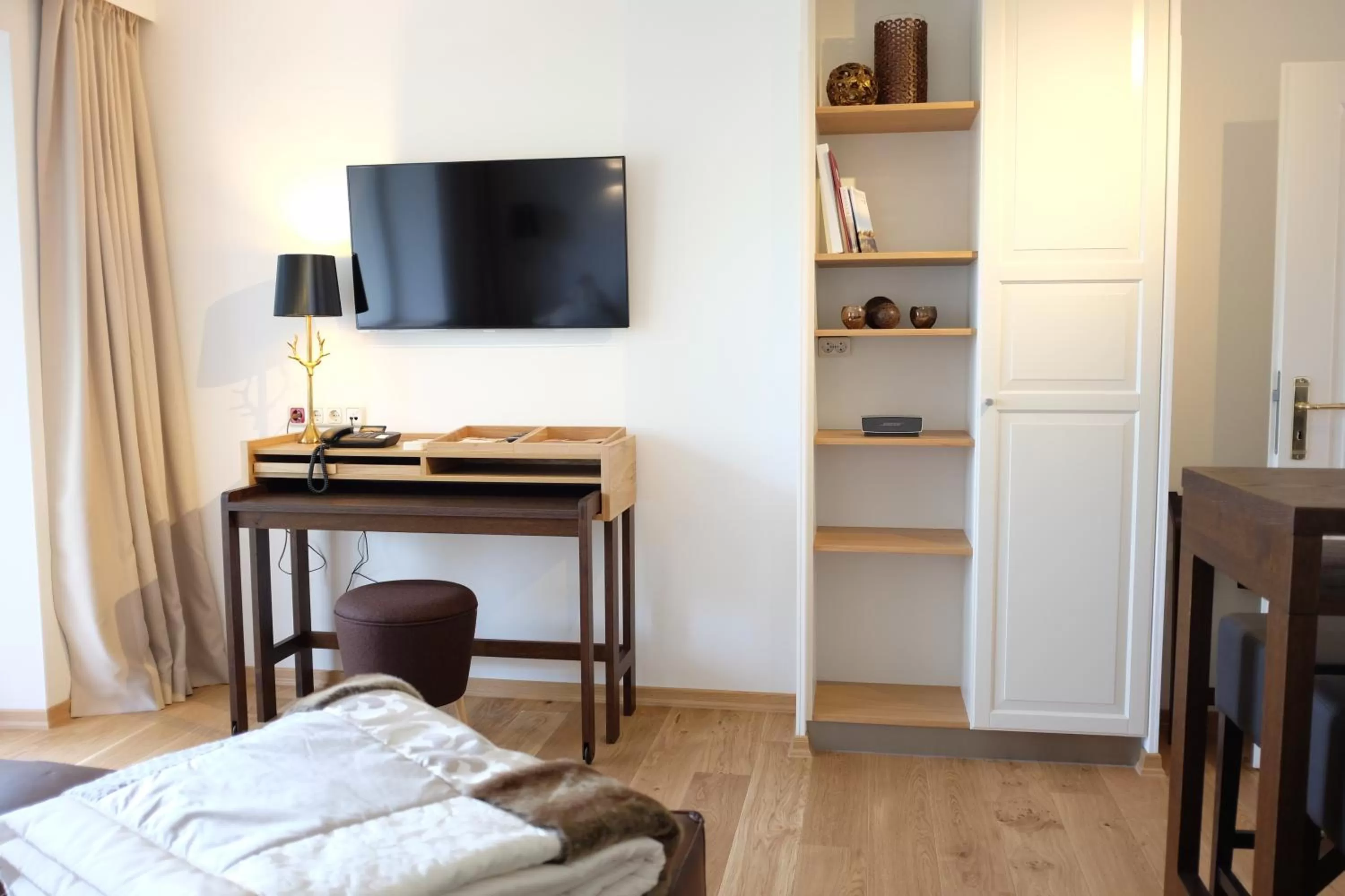 Living room, TV/Entertainment Center in Romantik Hotel Hirschen