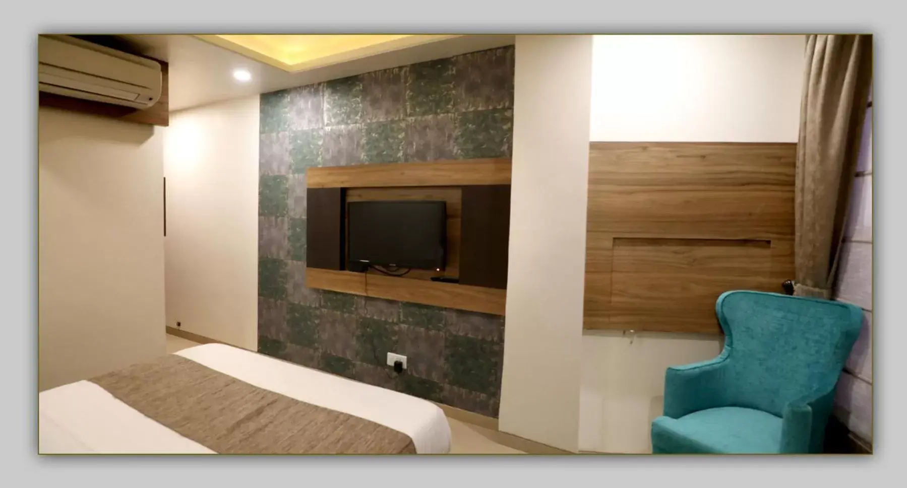 Deluxe Double Room - single occupancy in Adarsh Palace Hotel Near Bhopal Railway Station and Nadra Bus Stand Bhopal Deluxe Double Room - single occupancy in Adarsh Palace Hotel Near Bhopal Railway Station and Nadra Bus Stand Bhopal