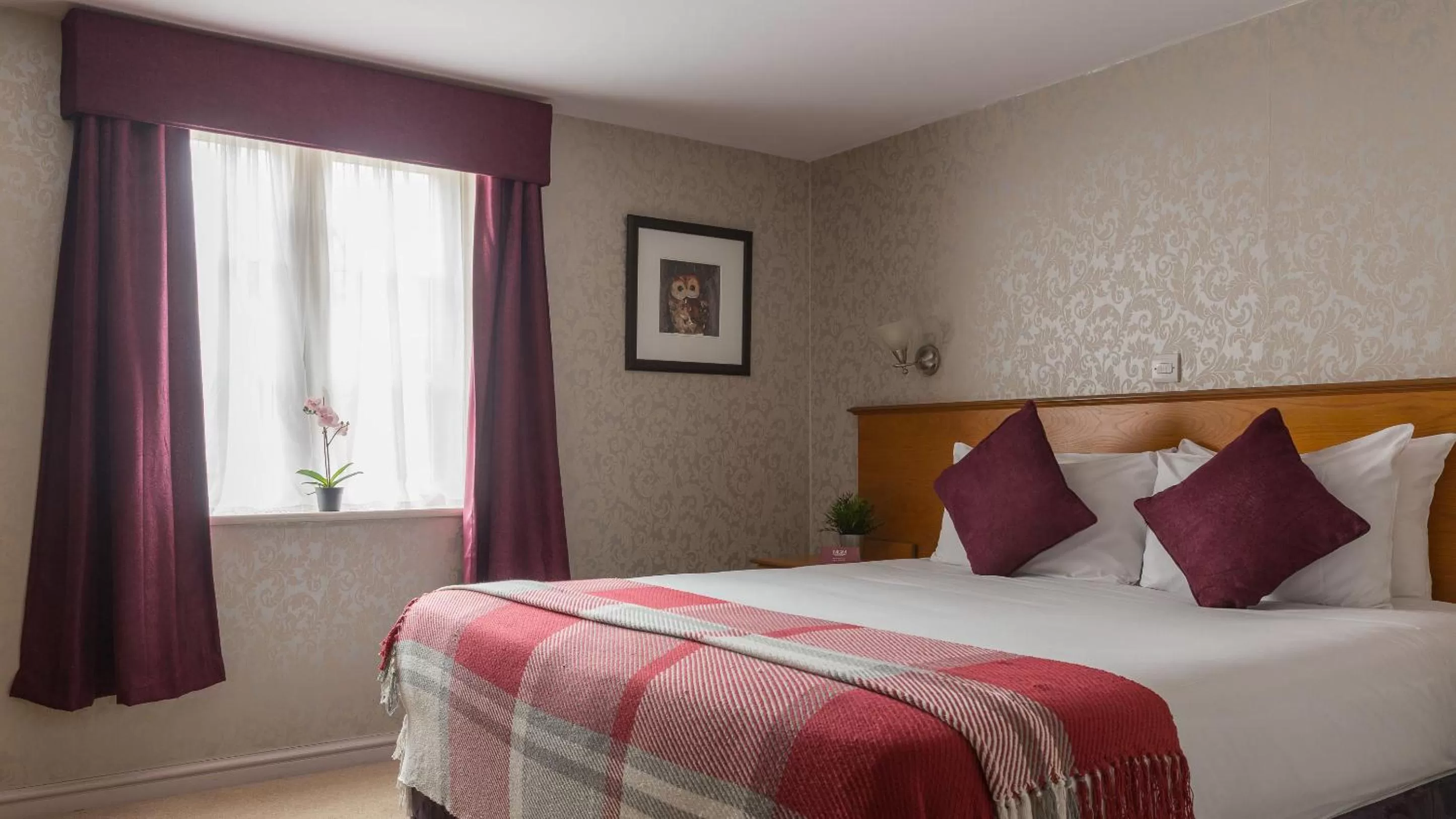 Photo of the whole room, Bed in Muthu Clumber Park Hotel and Spa