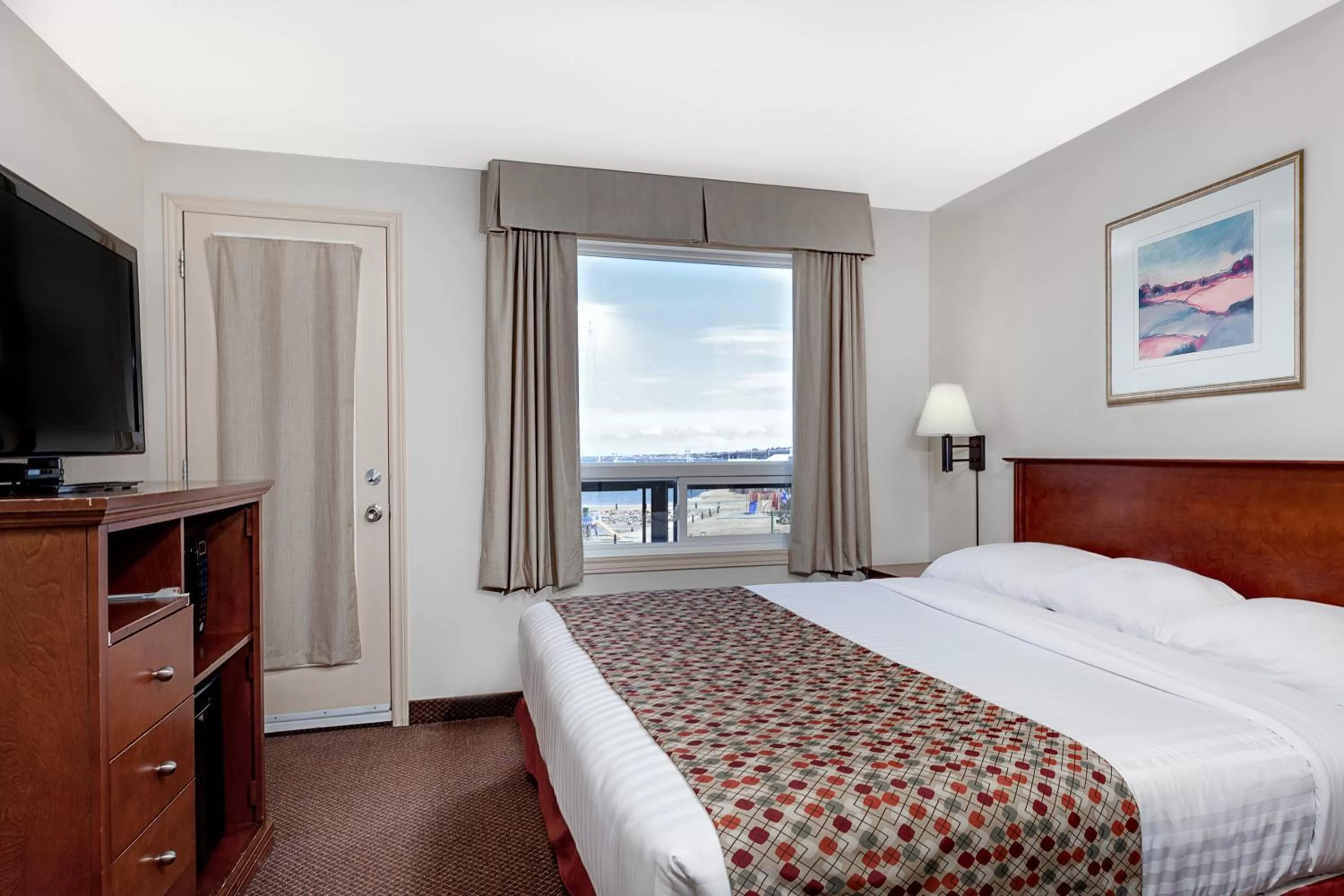 Photo of the whole room, Bed in Super 8 by Wyndham Caraquet