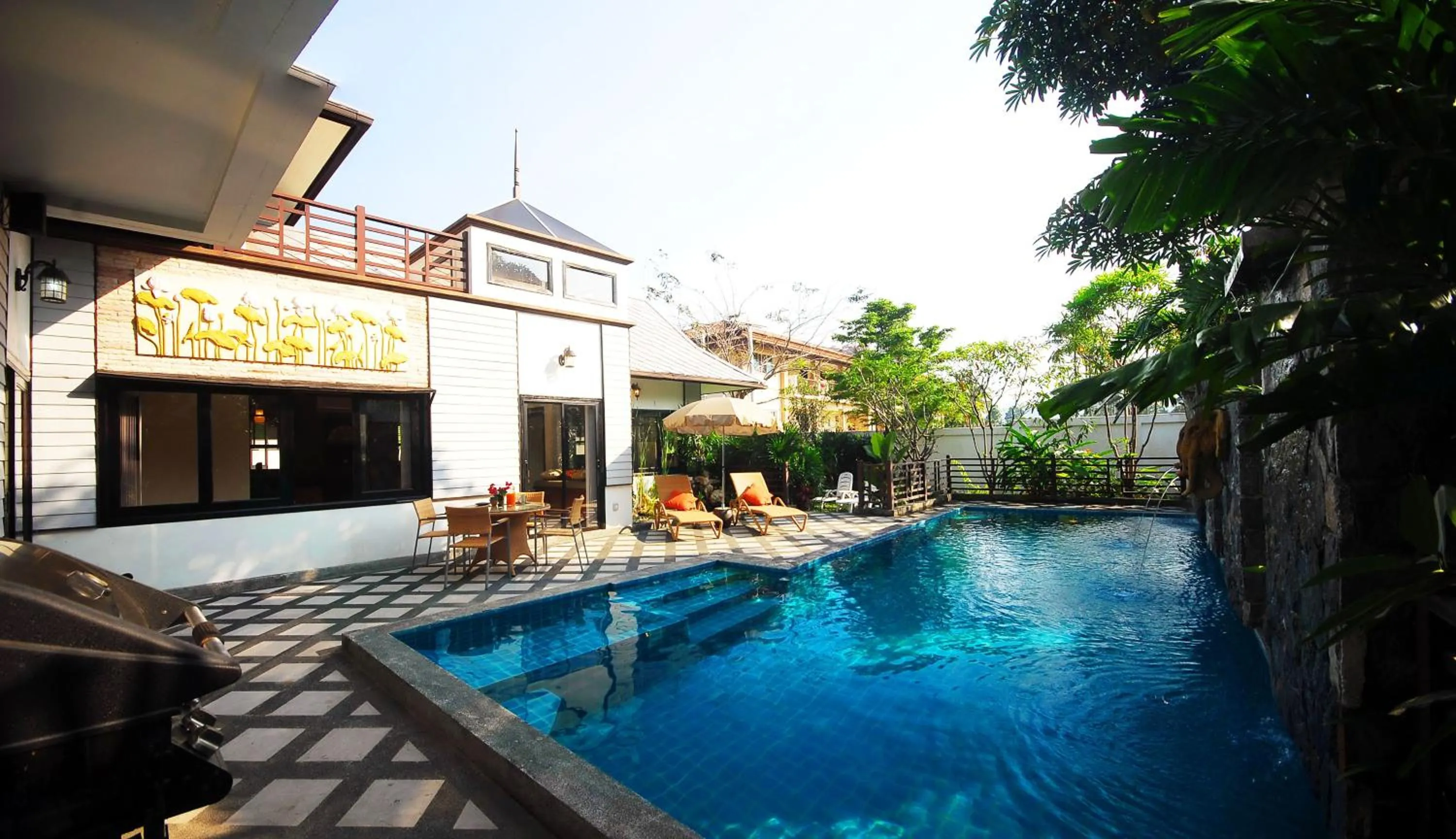 Swimming pool in Samui Sun Villa