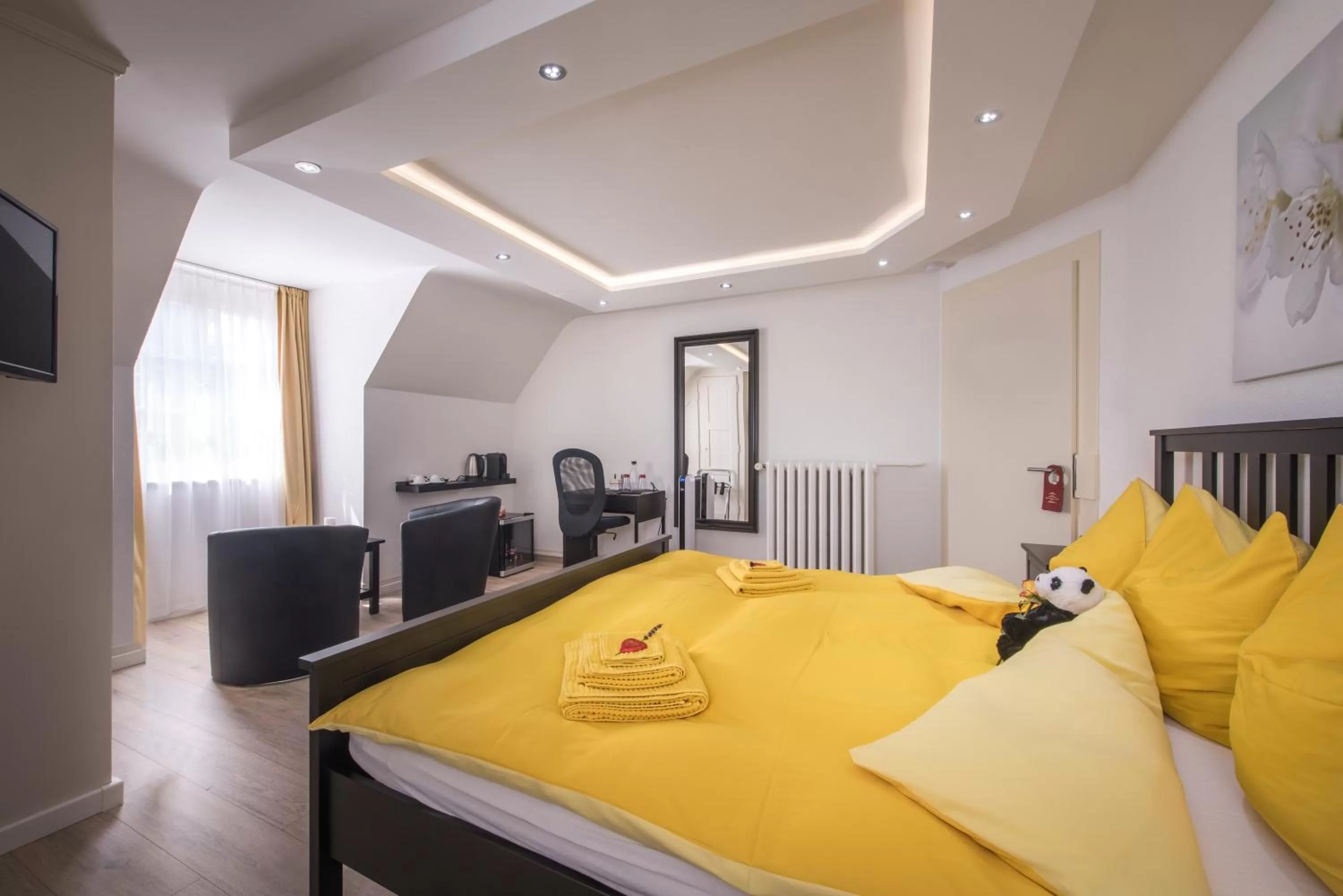 Seating area, Bed in Max Aviation Villa & Apartments