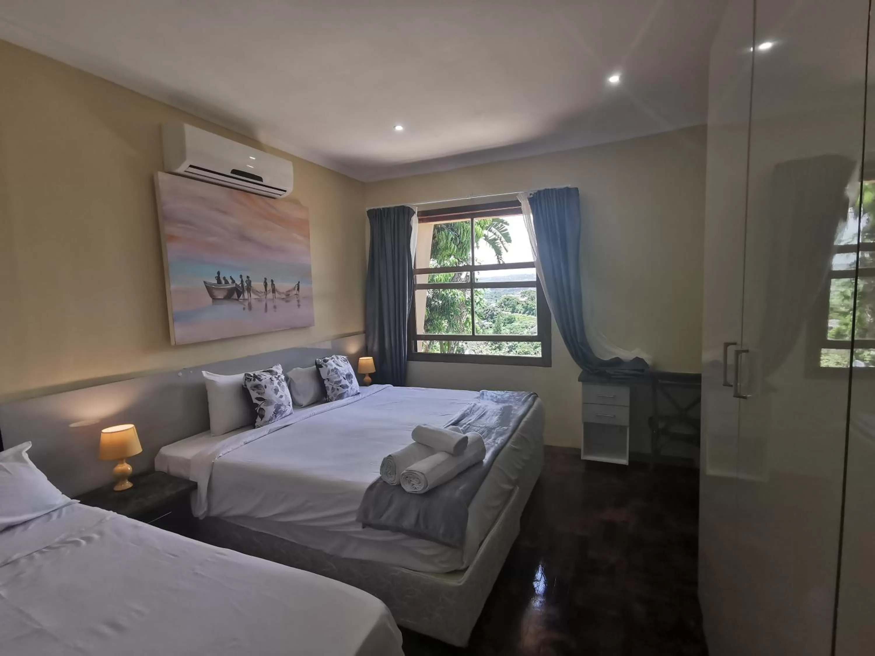 Photo of the whole room, Bed in Gem of Manor drive