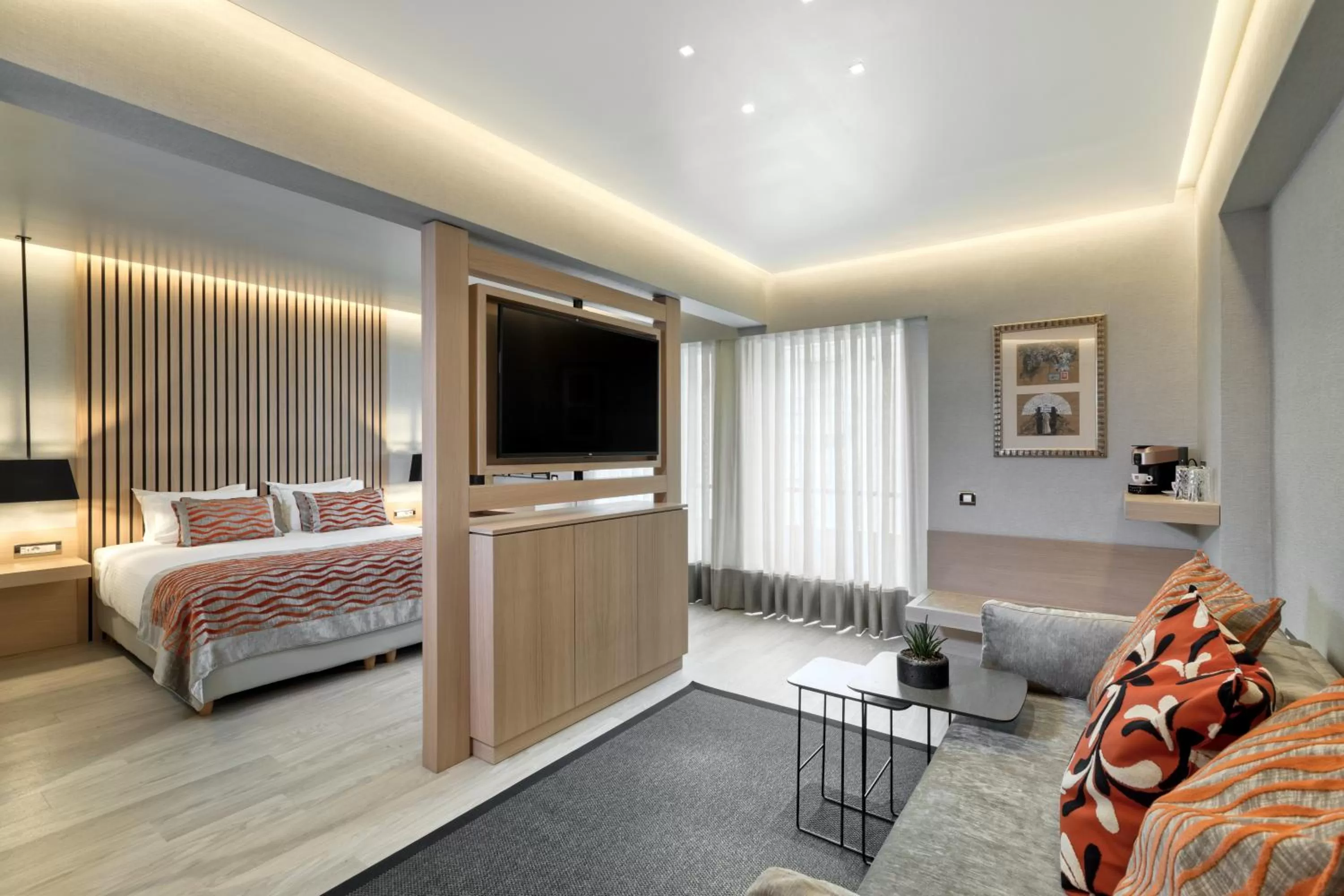 Communal lounge/ TV room, Bed in Divani Palace Acropolis