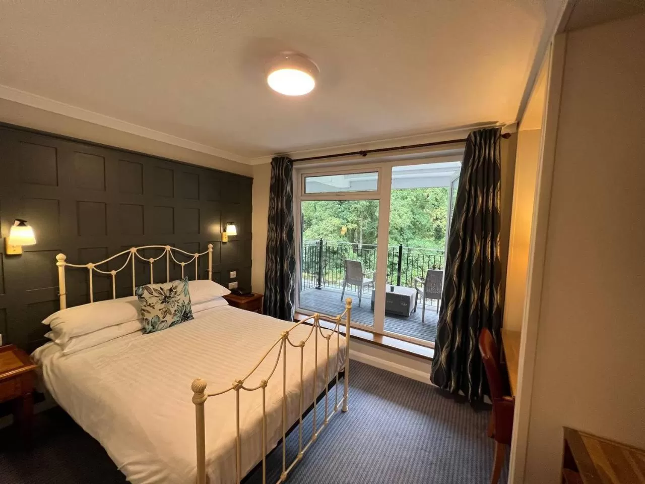 Bed in The Chainbridge Hotel