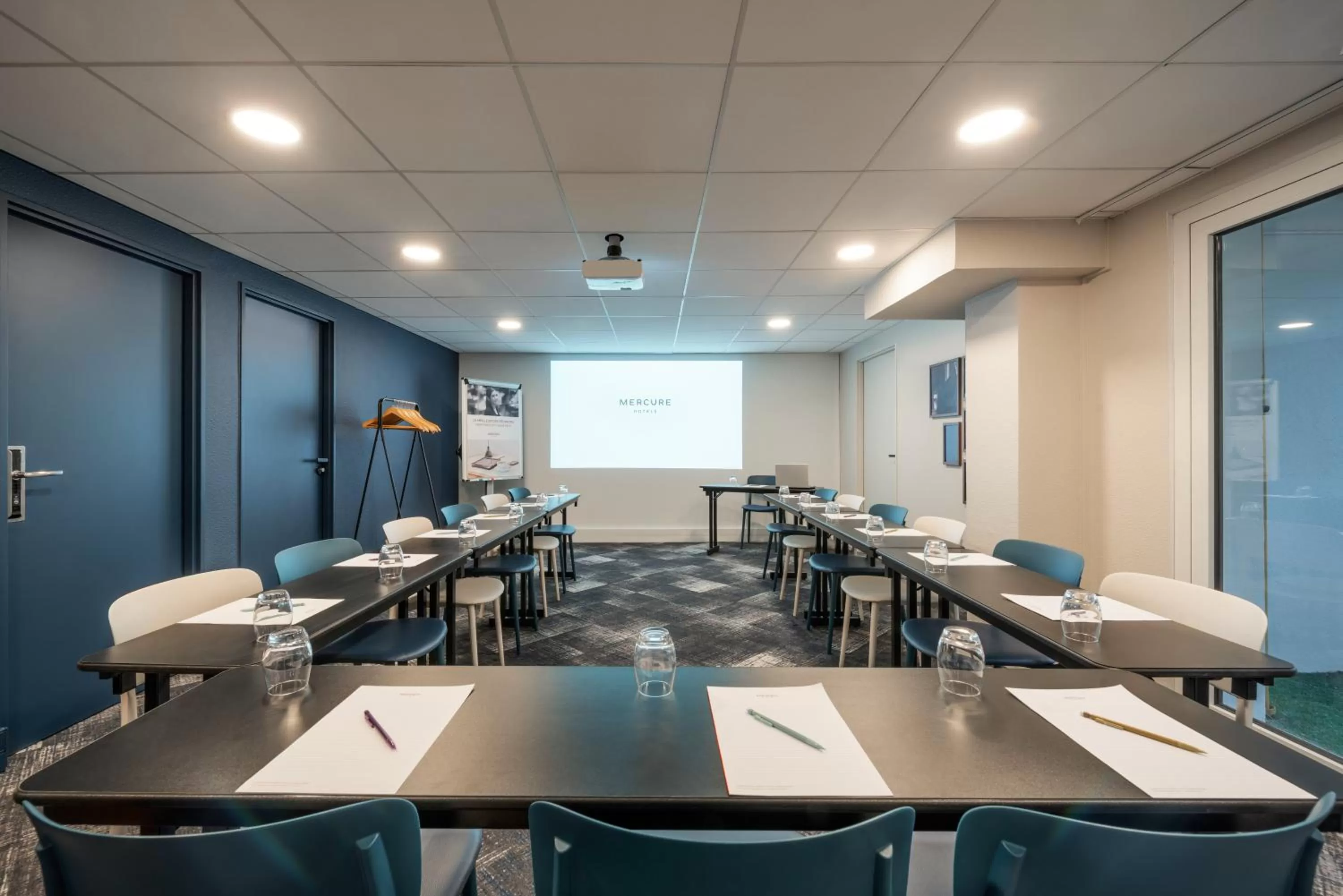 Coffee/tea facilities in Mercure Paris Montparnasse Pasteur