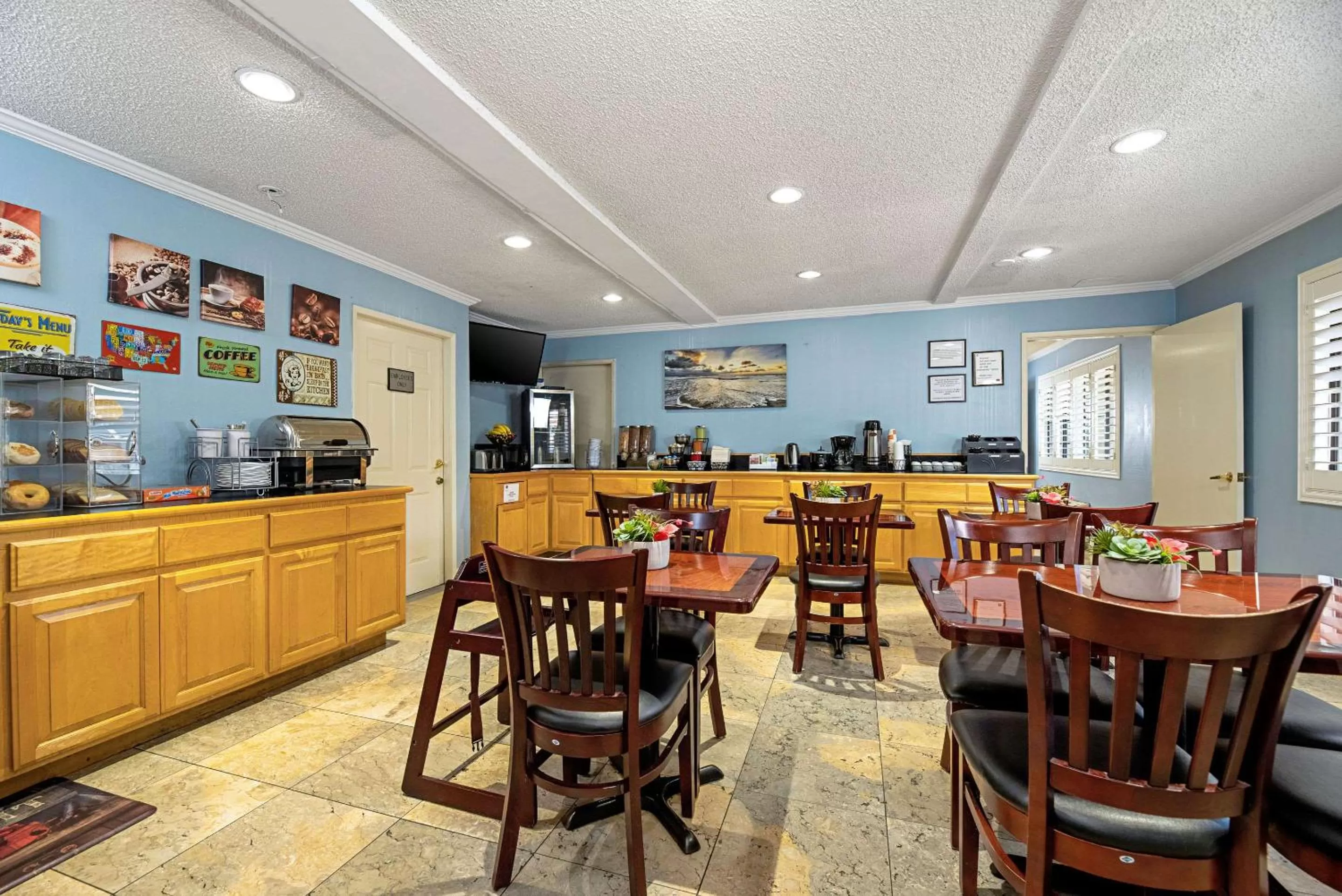 Restaurant/places to eat in Clarion Inn Silicon Valley