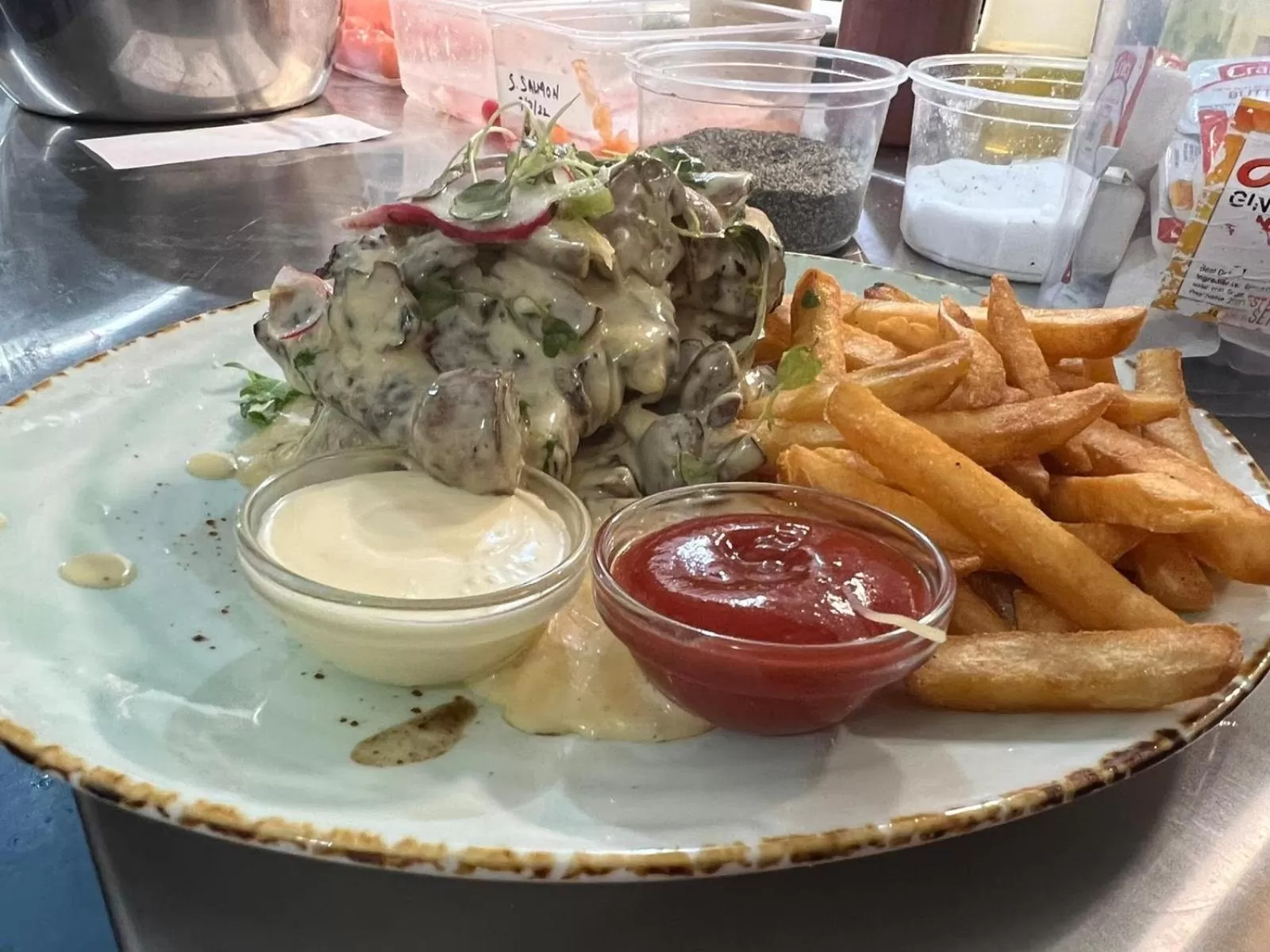 Restaurant/places to eat in Masonic Hotel