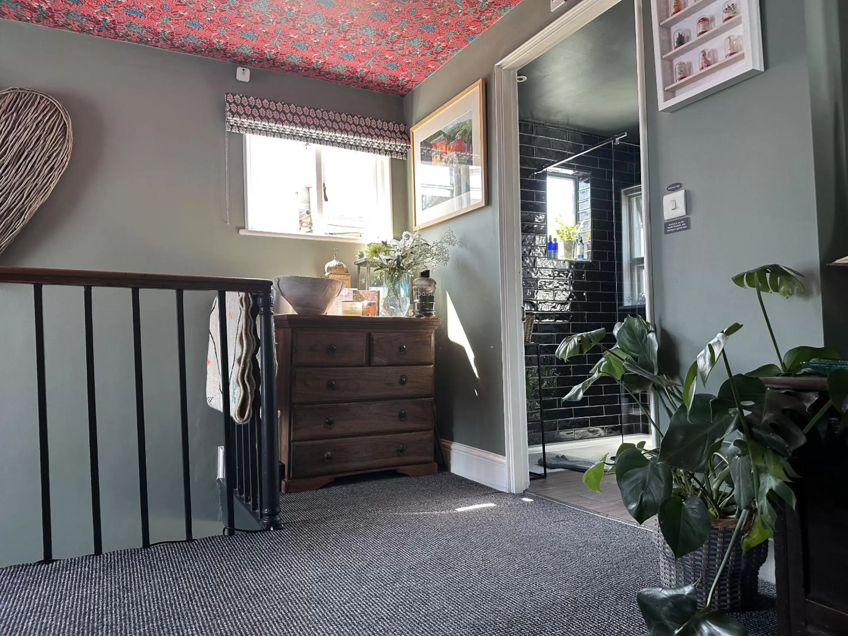 Superior King Room in One Drake Road, Tavistock, Devon Superior King Room in One Drake Road, Tavistock, Devon