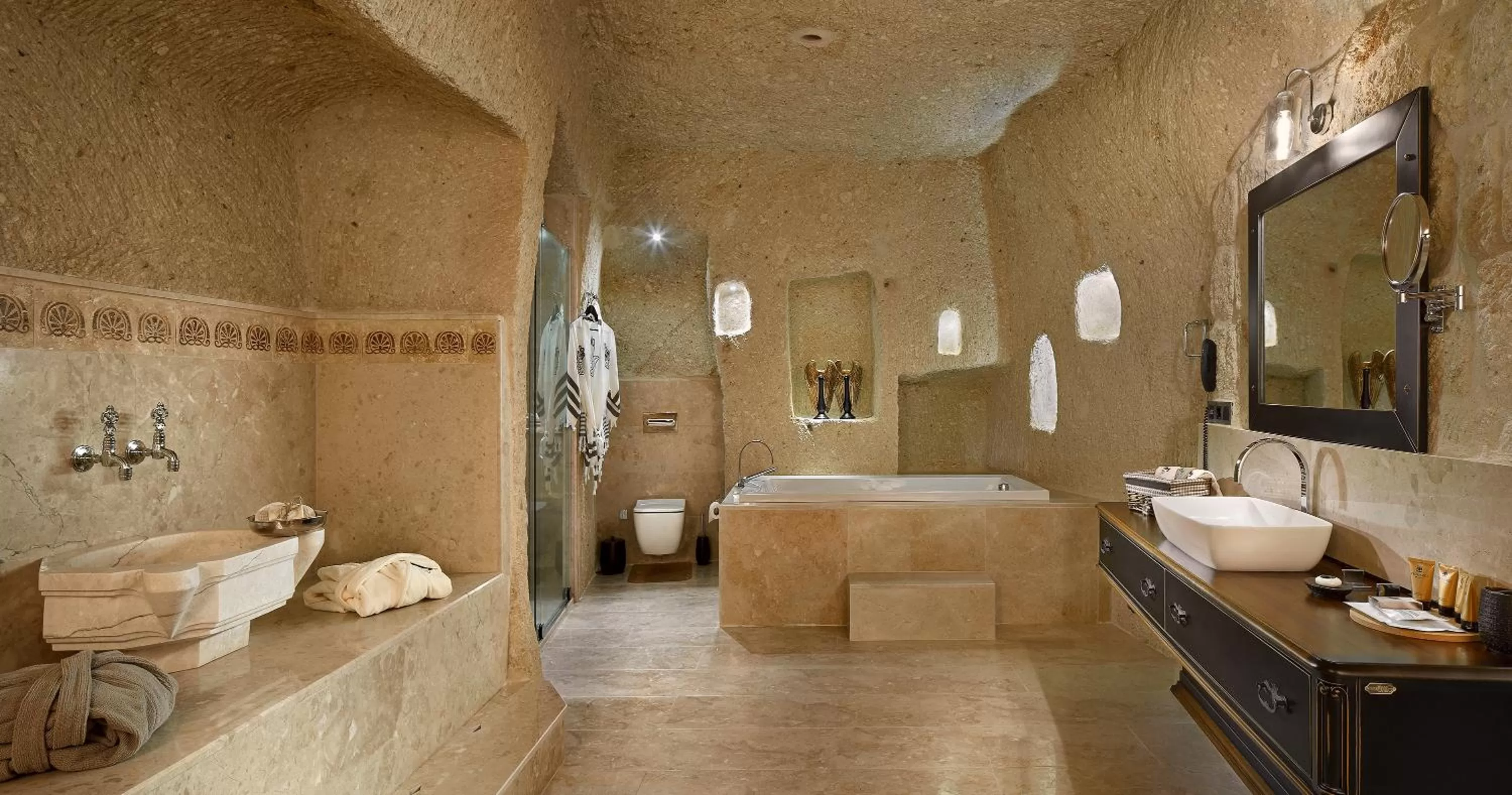Bathroom, Bed in Seraphim Cave Suites & SPA