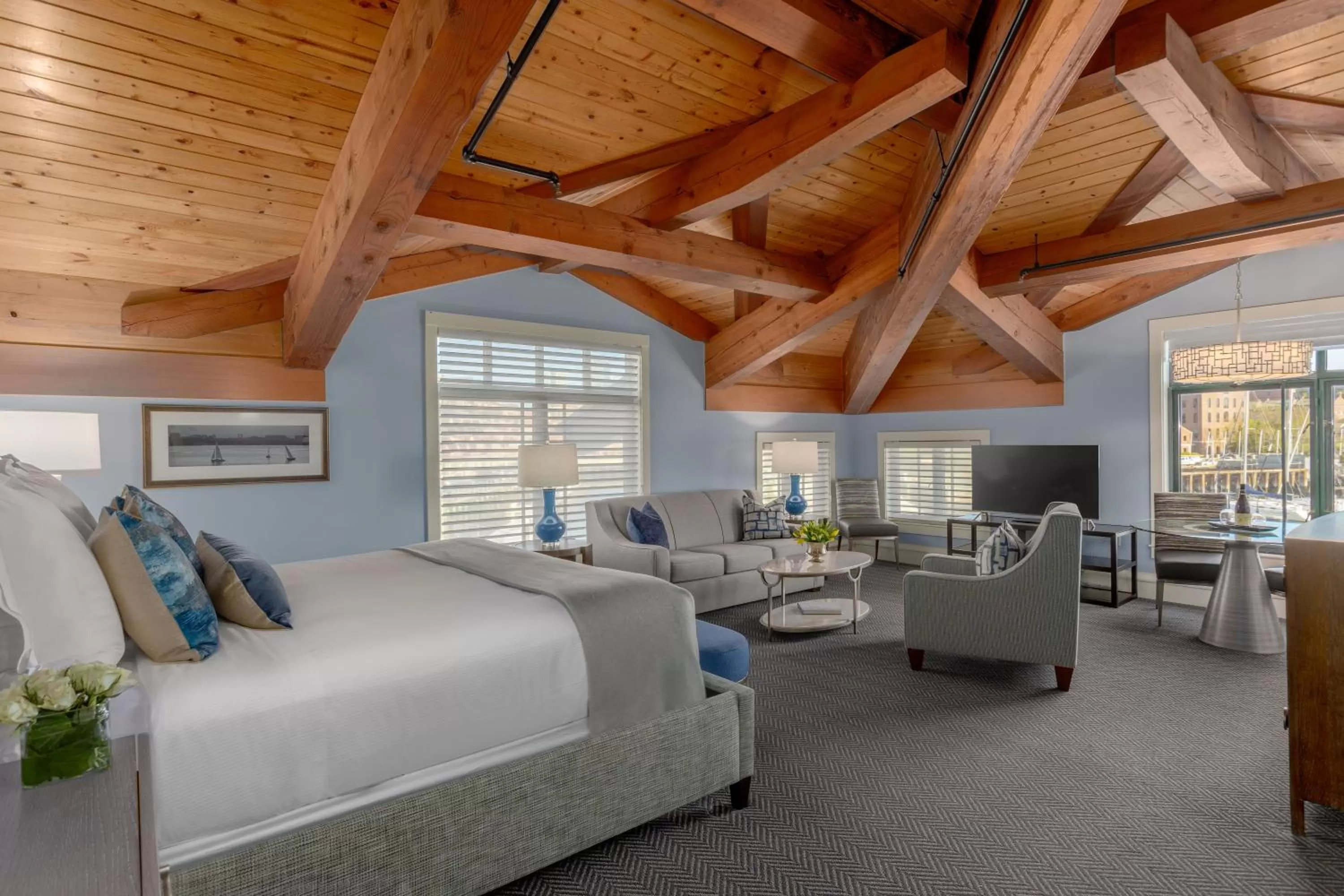 Guests, Bed in Boston Yacht Haven