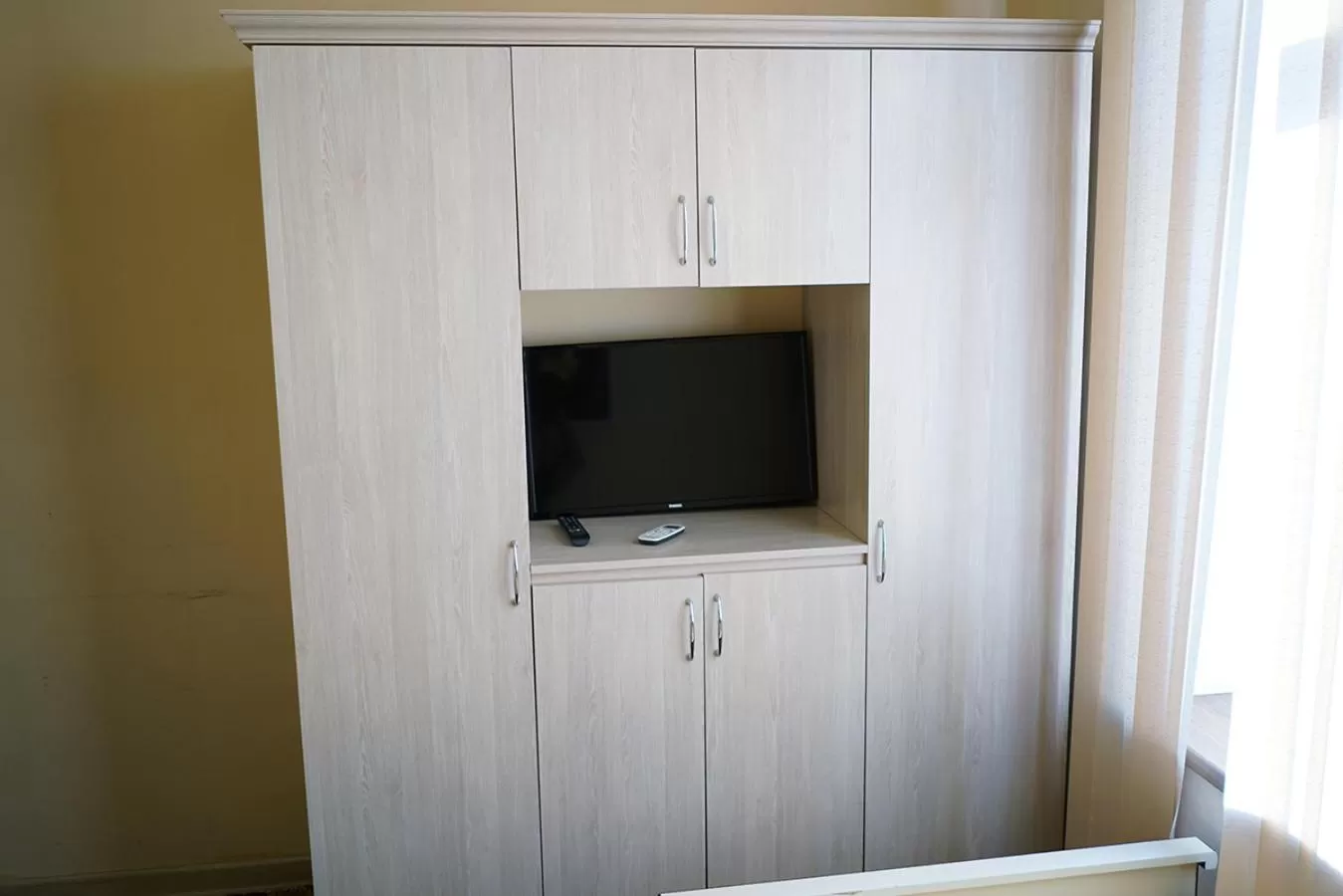 TV/Entertainment Center in Elkoaparthotel