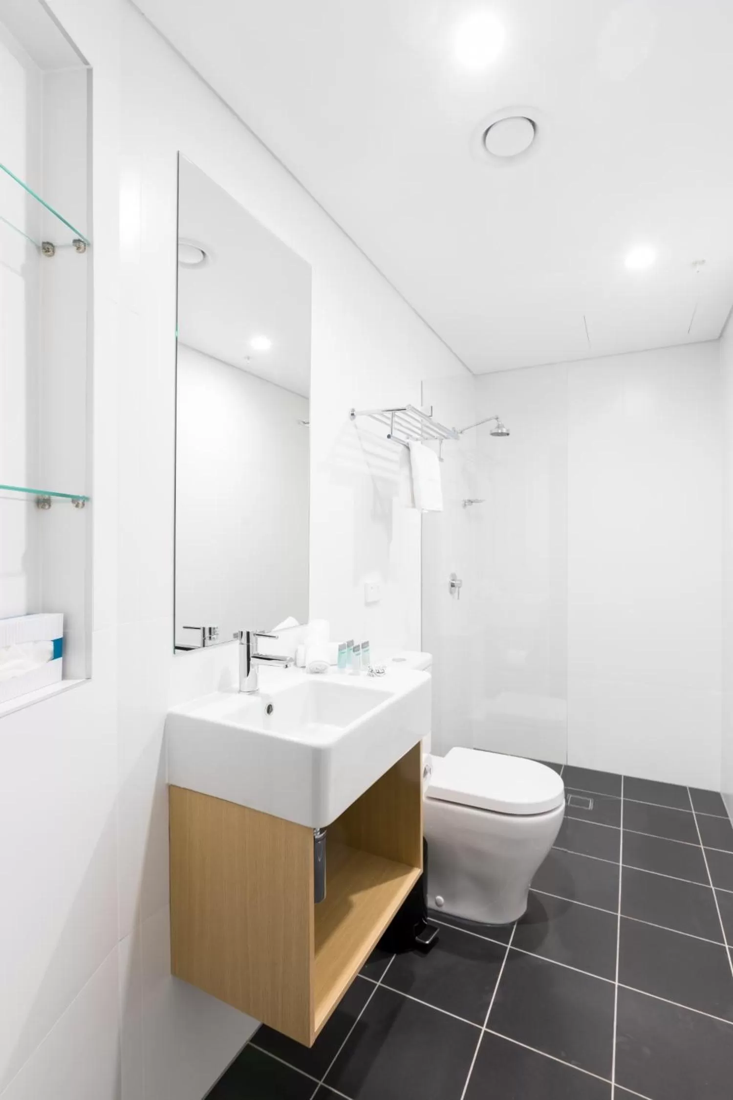 Toilet in Song Hotel Sydney