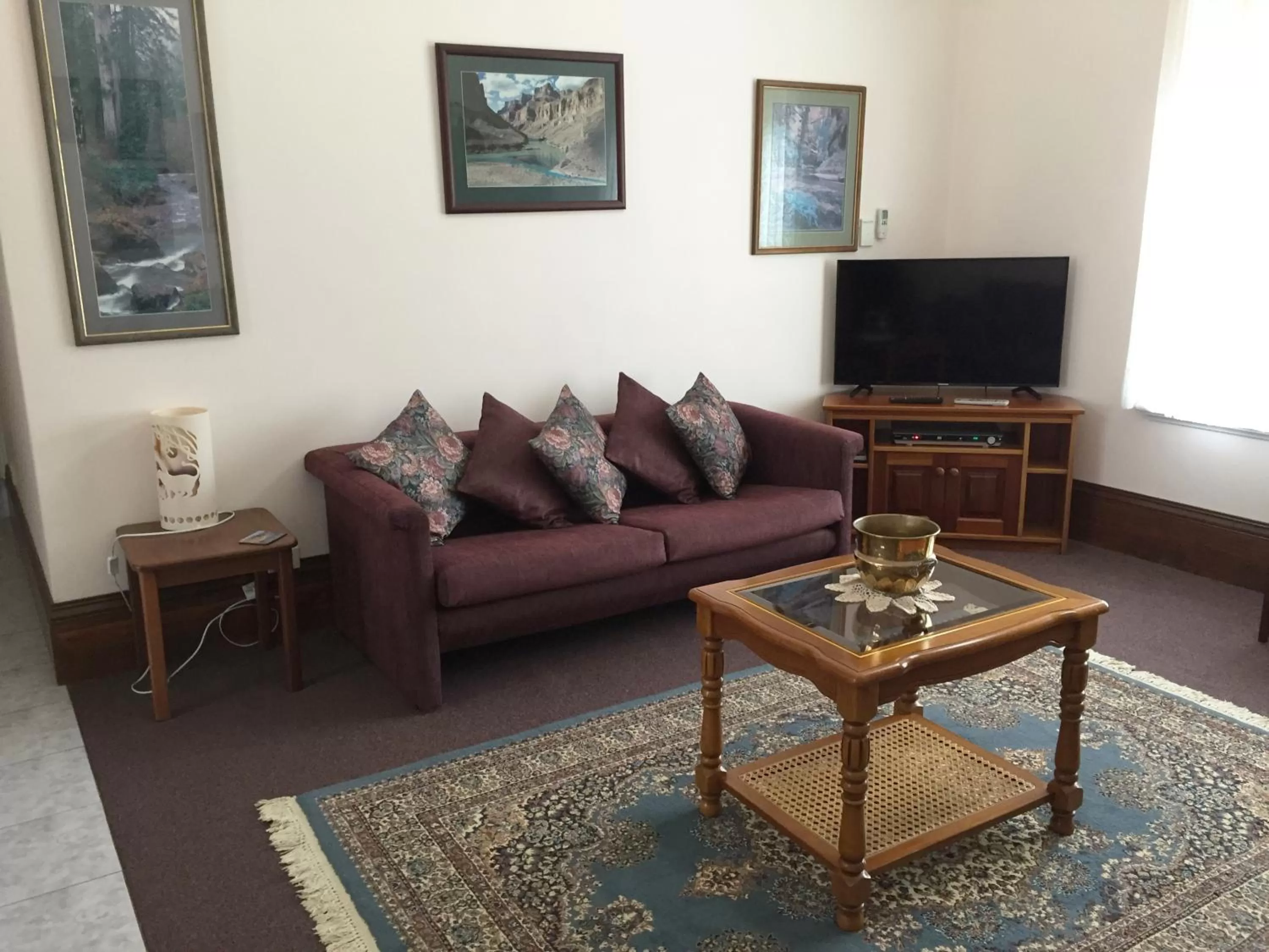 Communal lounge/ TV room, Seating Area in Aarn House B&B Airport Accommodation