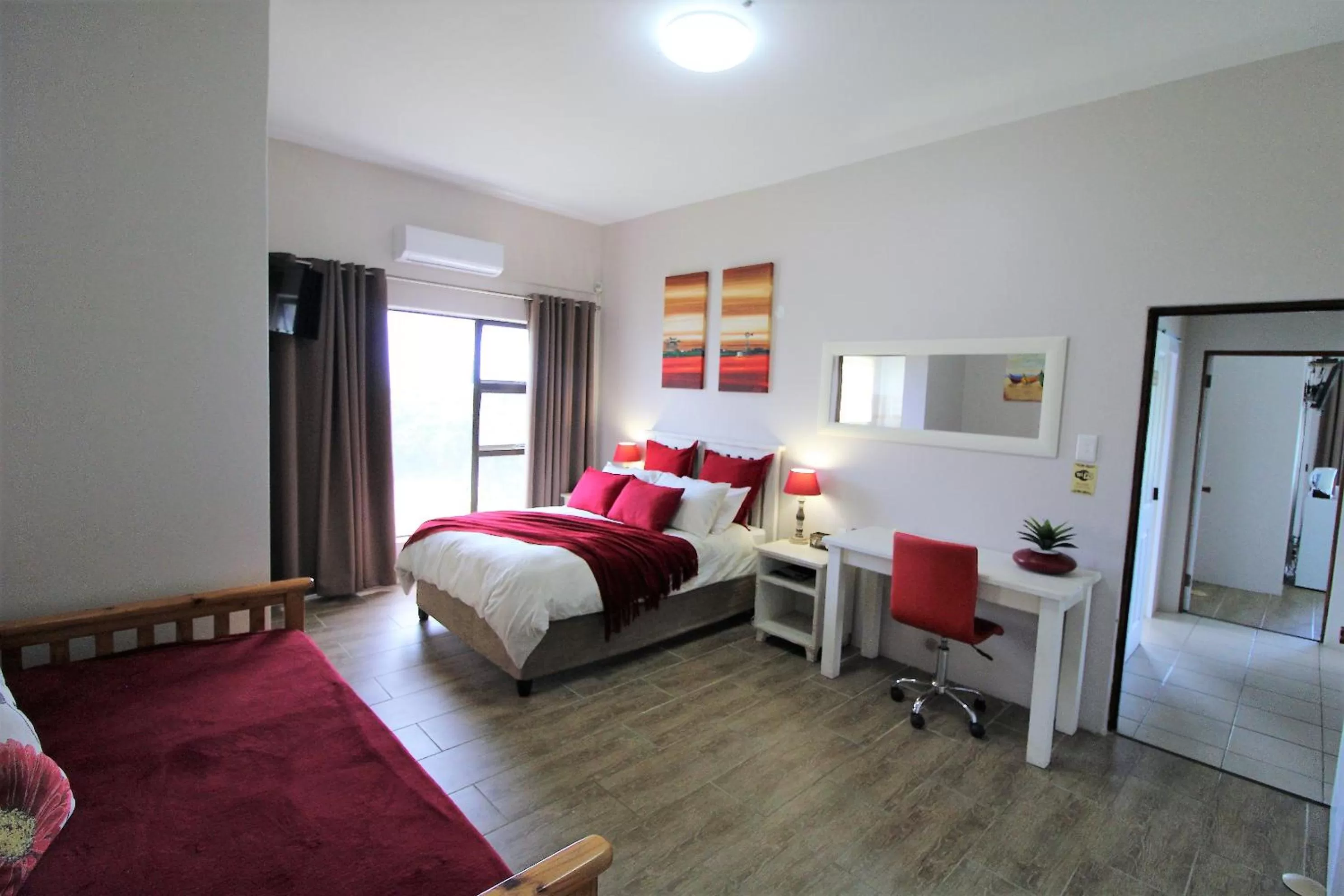 Swimming pool, Bed in Cove View B&B