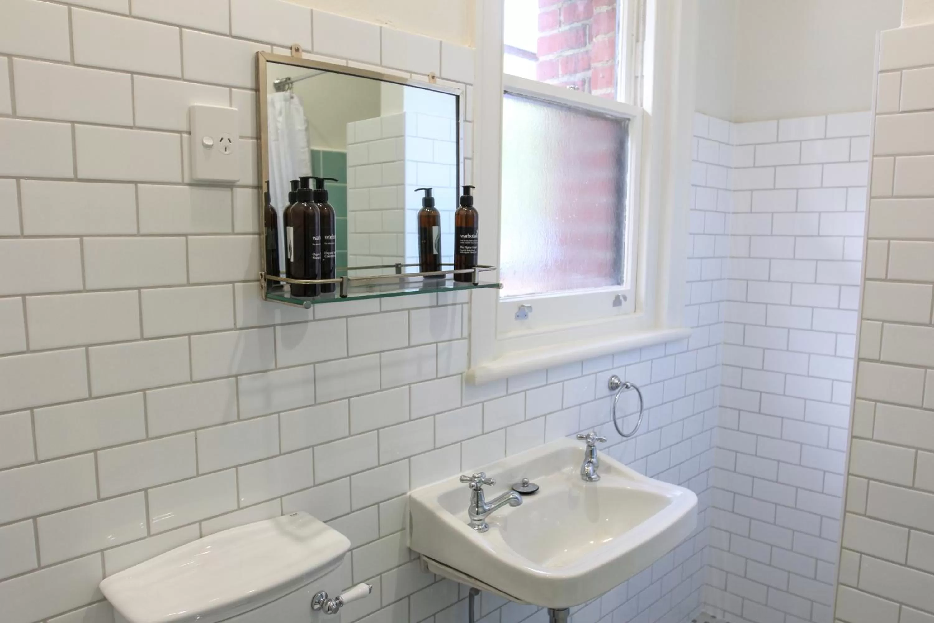 Alpine Hotel, Eat Drink Sleep