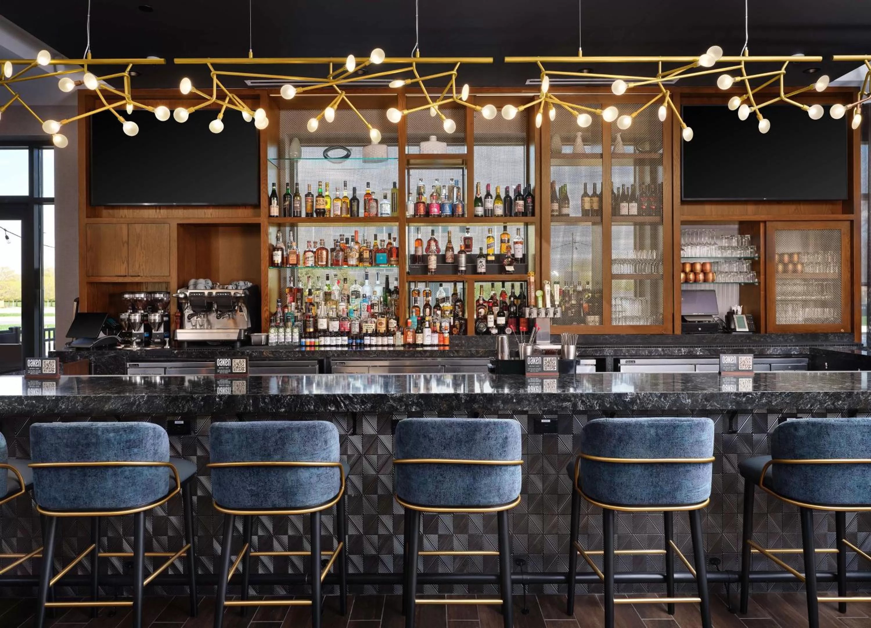 Lounge or bar in The Forester, a Hyatt Place Hotel