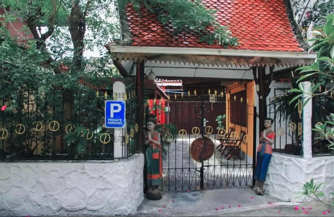 Facade/entrance in MANDARIN LODGE by victor